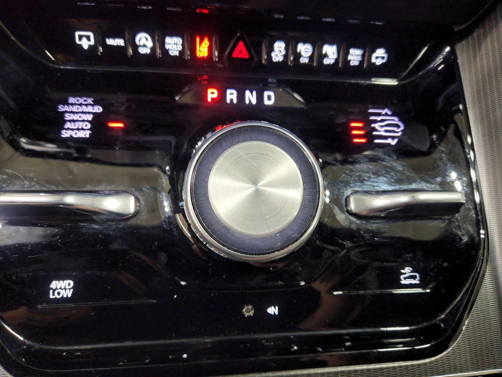 2024 Jeep Grand Wagoneer L Series II - Photo 19