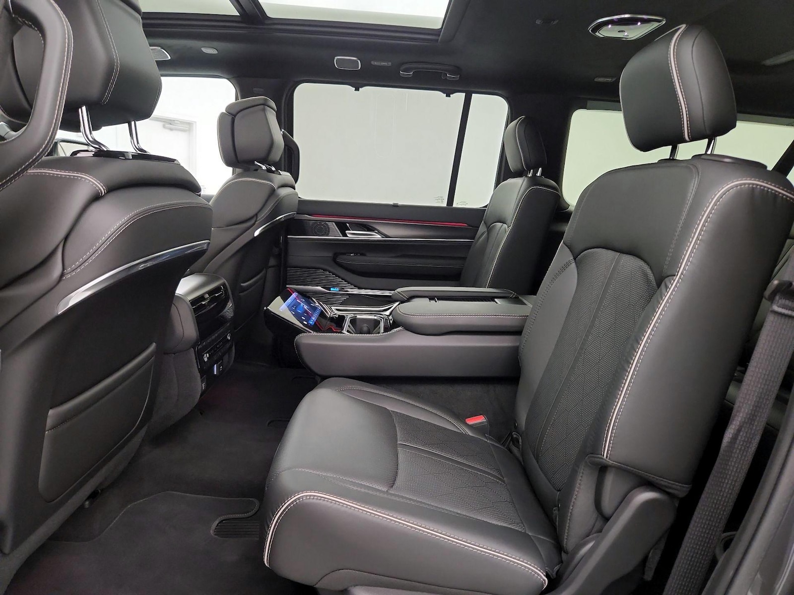 2024 Jeep Grand Wagoneer L Series II - Photo 21