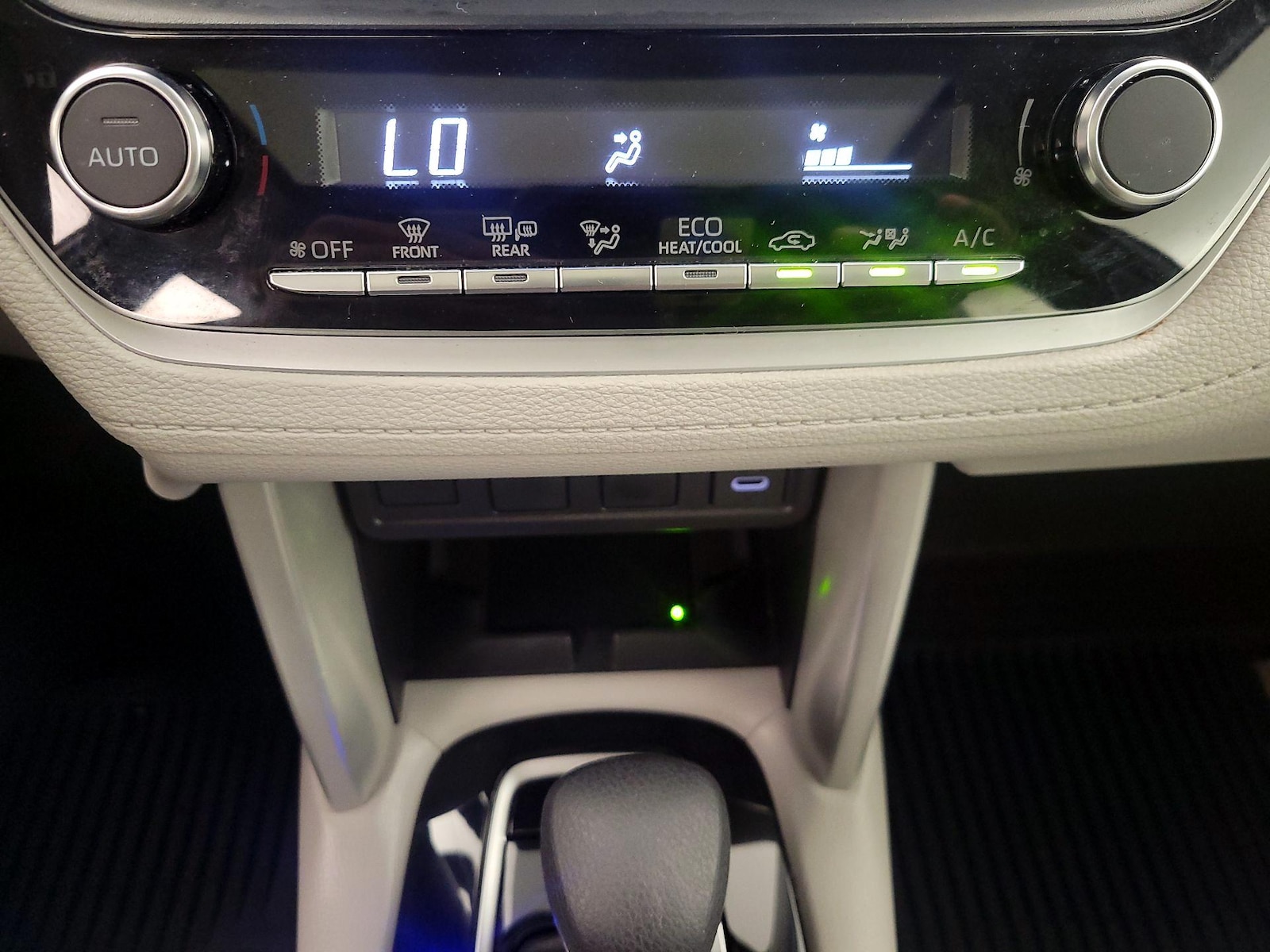 2025 Toyota Corolla Cross LE - Photo 16