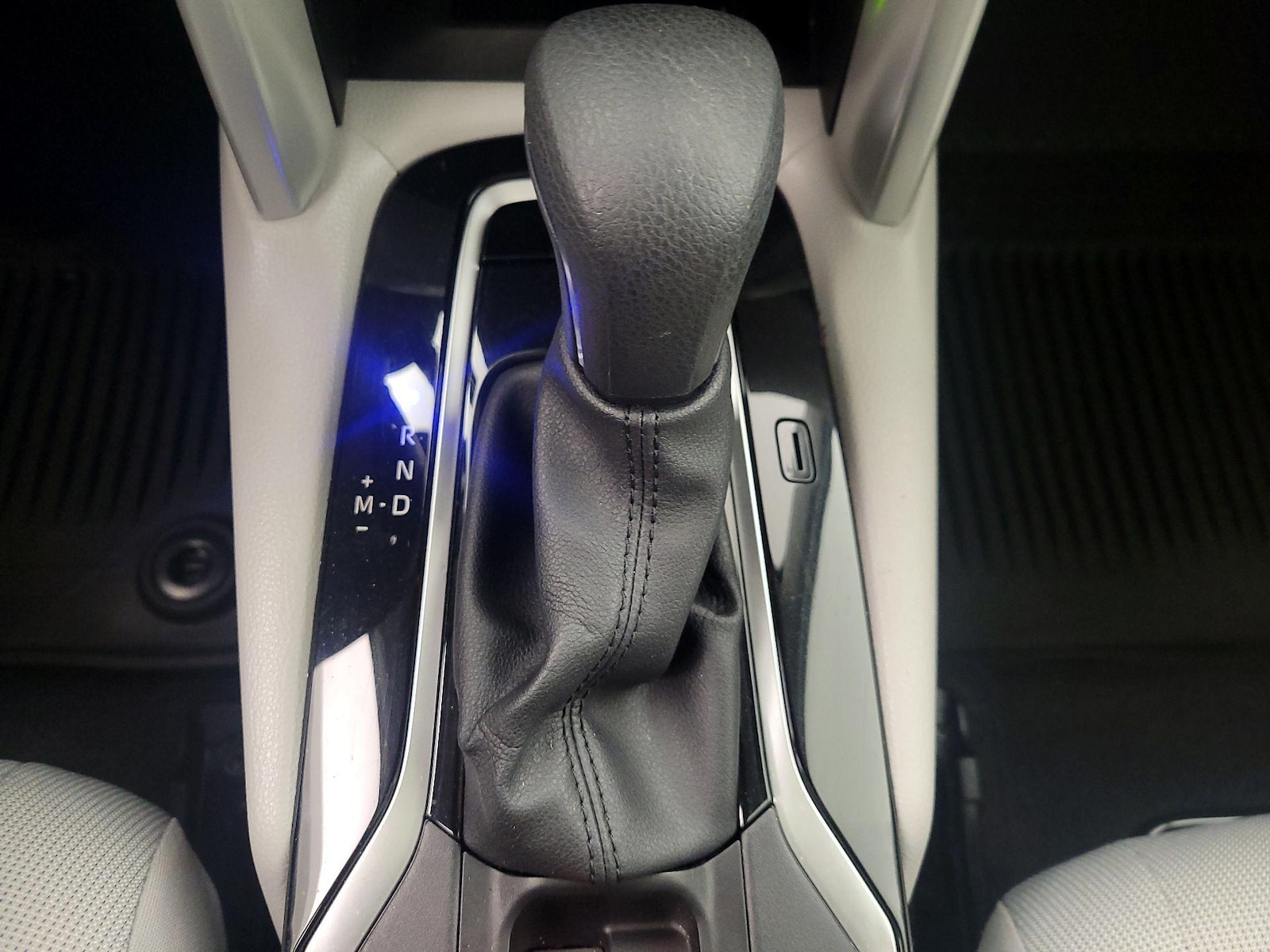 2025 Toyota Corolla Cross LE - Photo 17