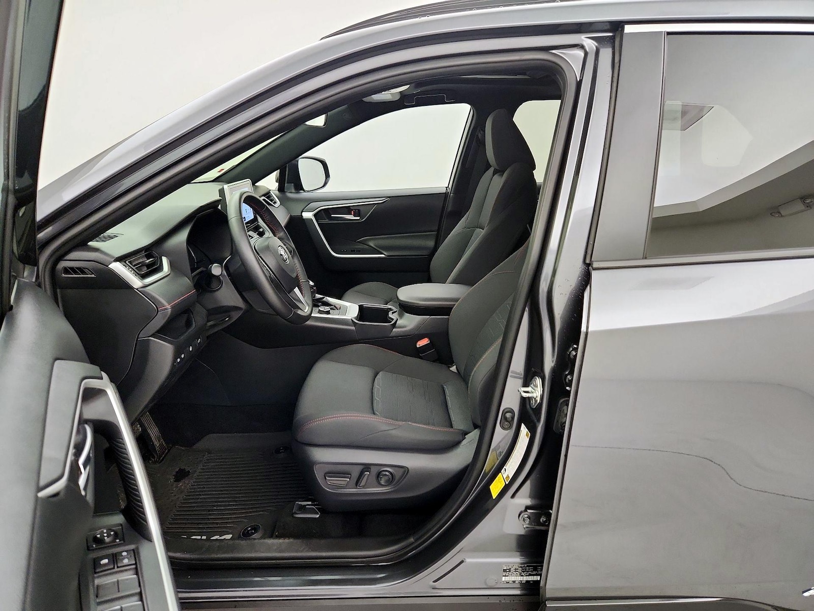 2023 Toyota RAV4 SE - Photo 12