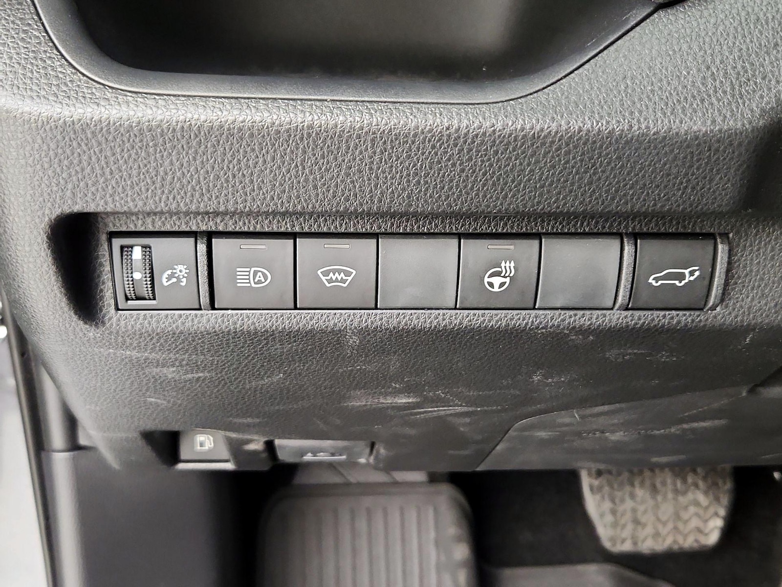 2023 Toyota RAV4 SE - Photo 14