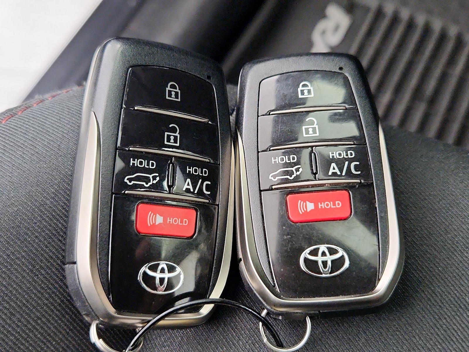 2023 Toyota RAV4 SE - Photo 24