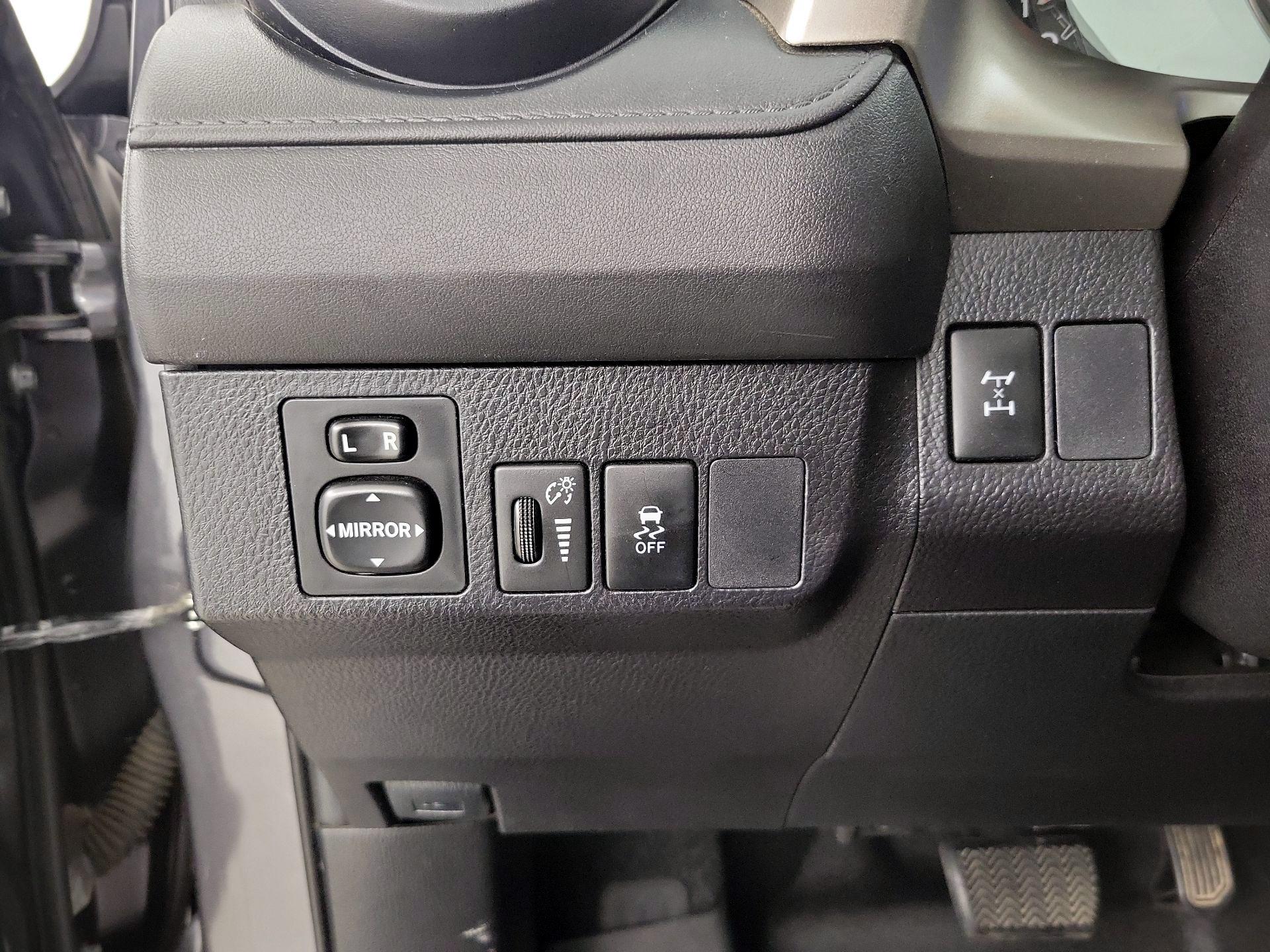 Thumbnail: 2014 Toyota RAV4 - 13