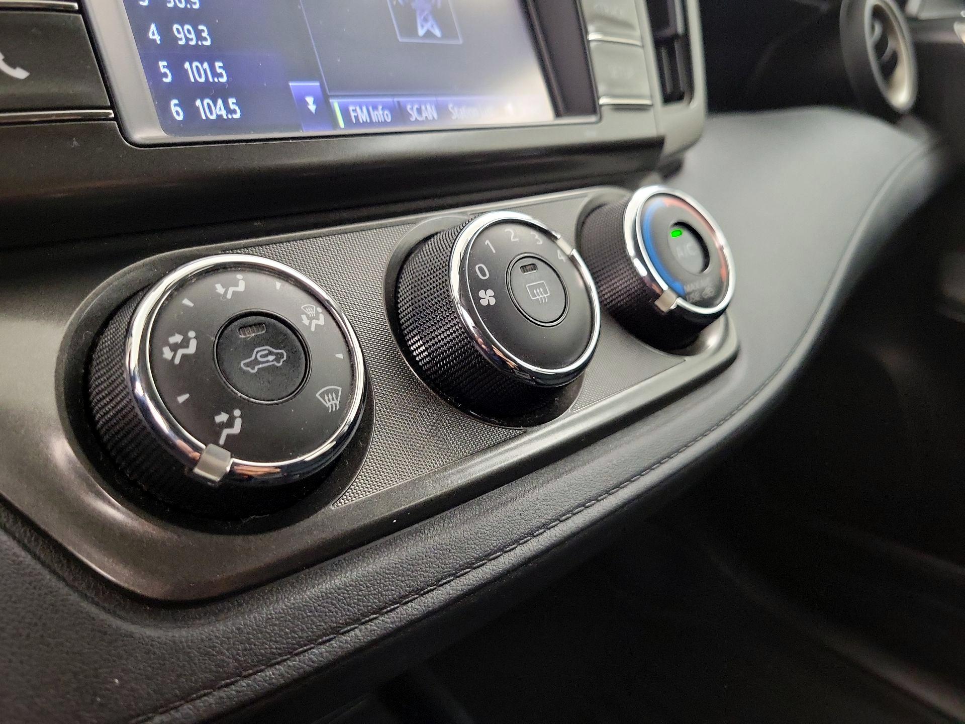 Thumbnail: 2014 Toyota RAV4 - 16