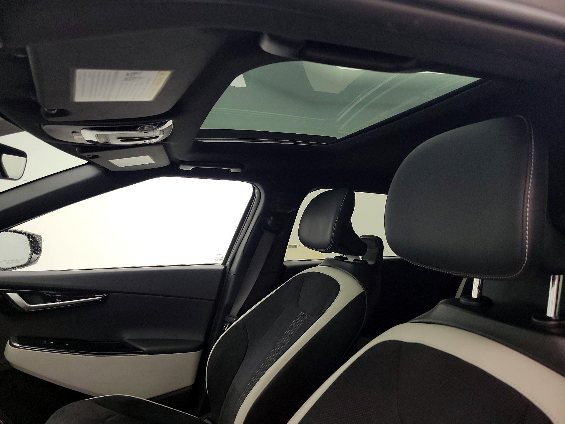 Thumbnail: 2023 Kia EV6 - 19