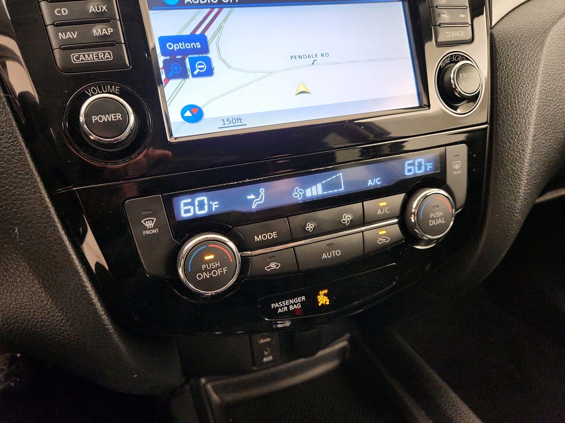 Thumbnail: 2016 Nissan Rogue - 17