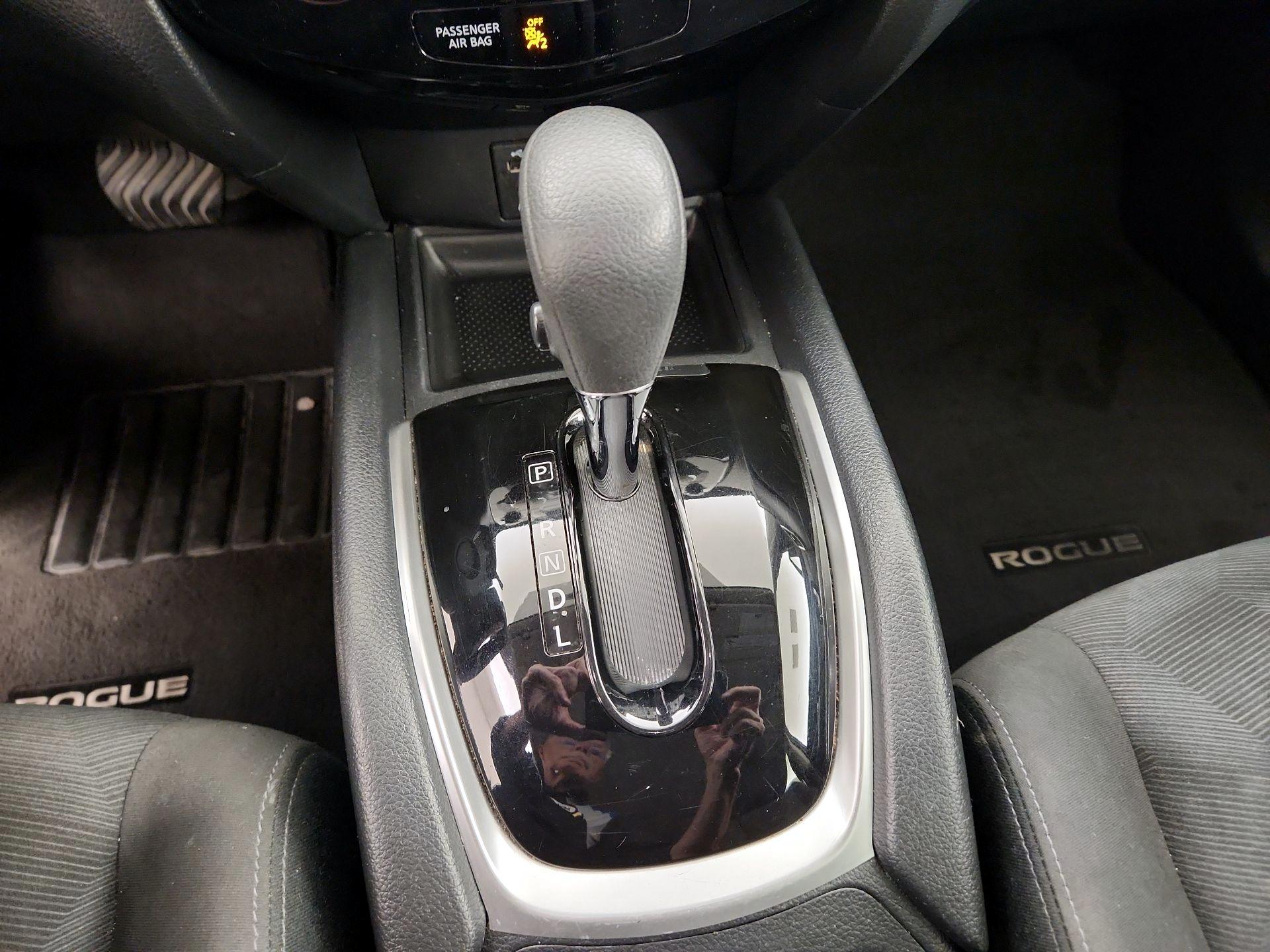 Thumbnail: 2016 Nissan Rogue - 18