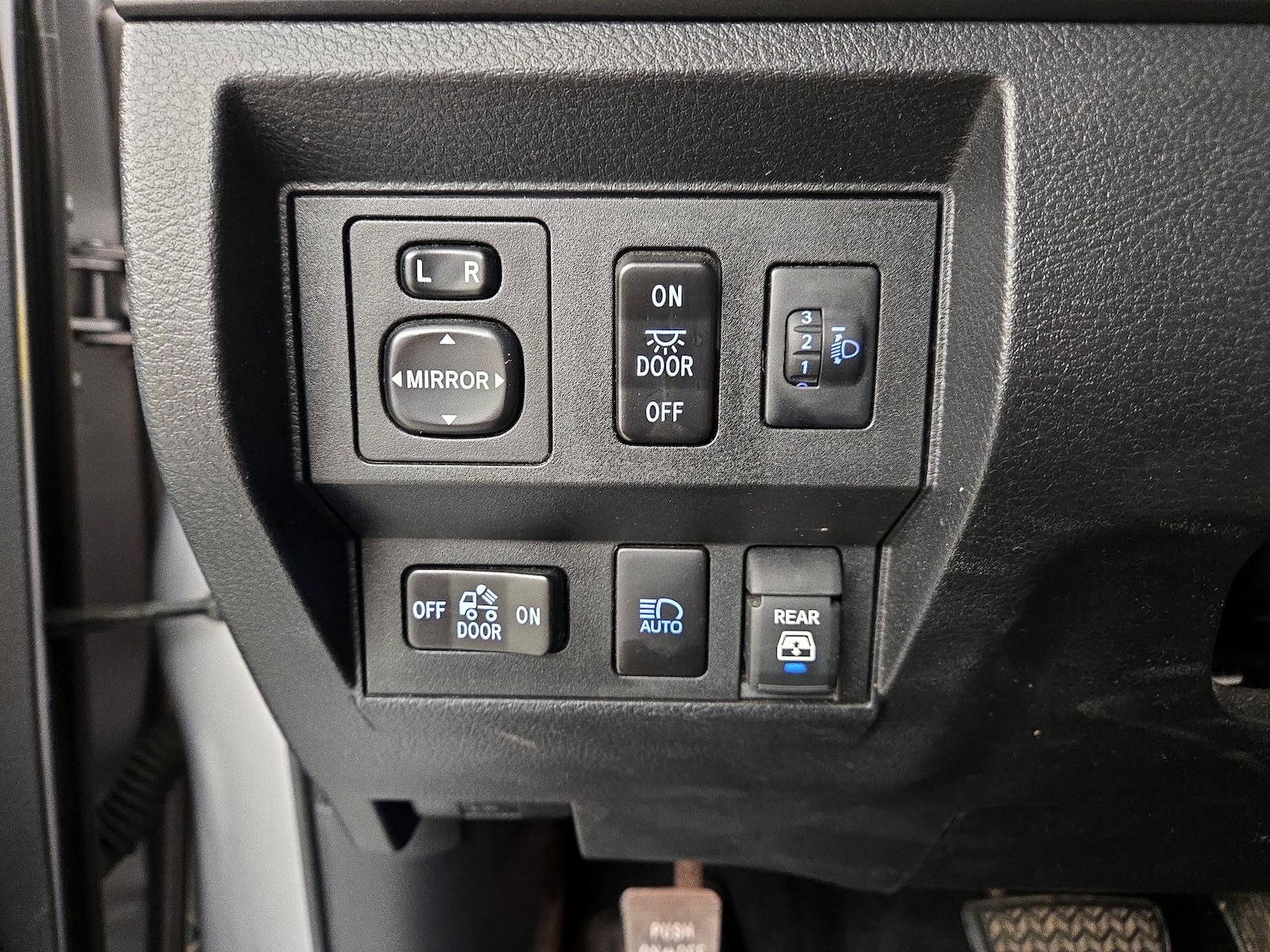 2020 Toyota Tundra SR5 - Photo 14