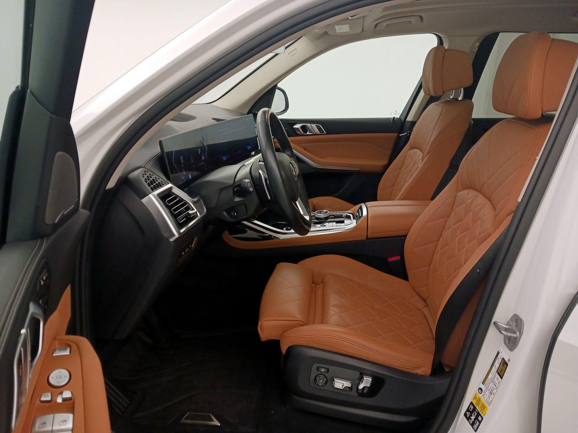 Thumbnail: 2024 BMW X7 - 11