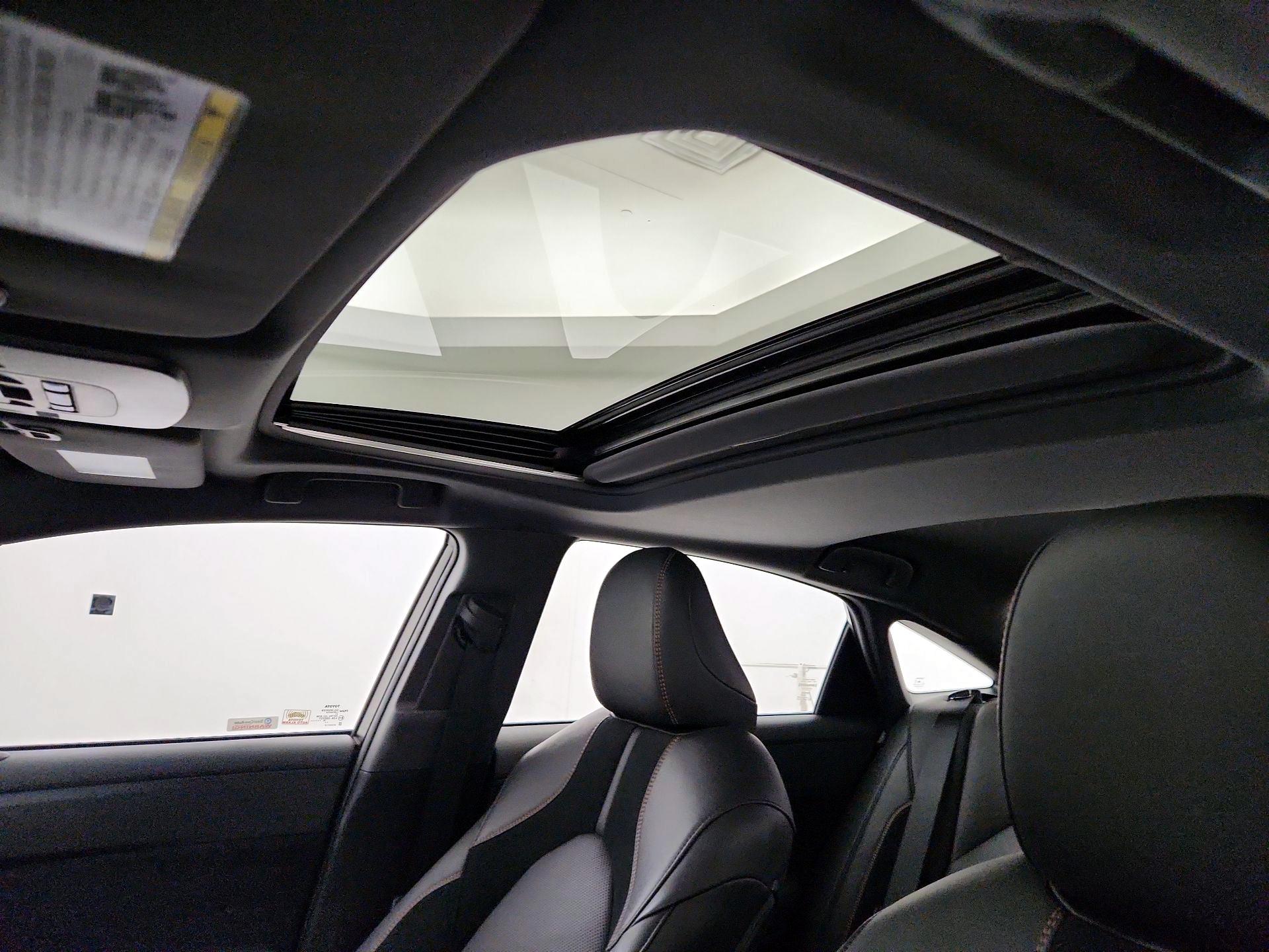 Thumbnail: 2019 Toyota Avalon - 18