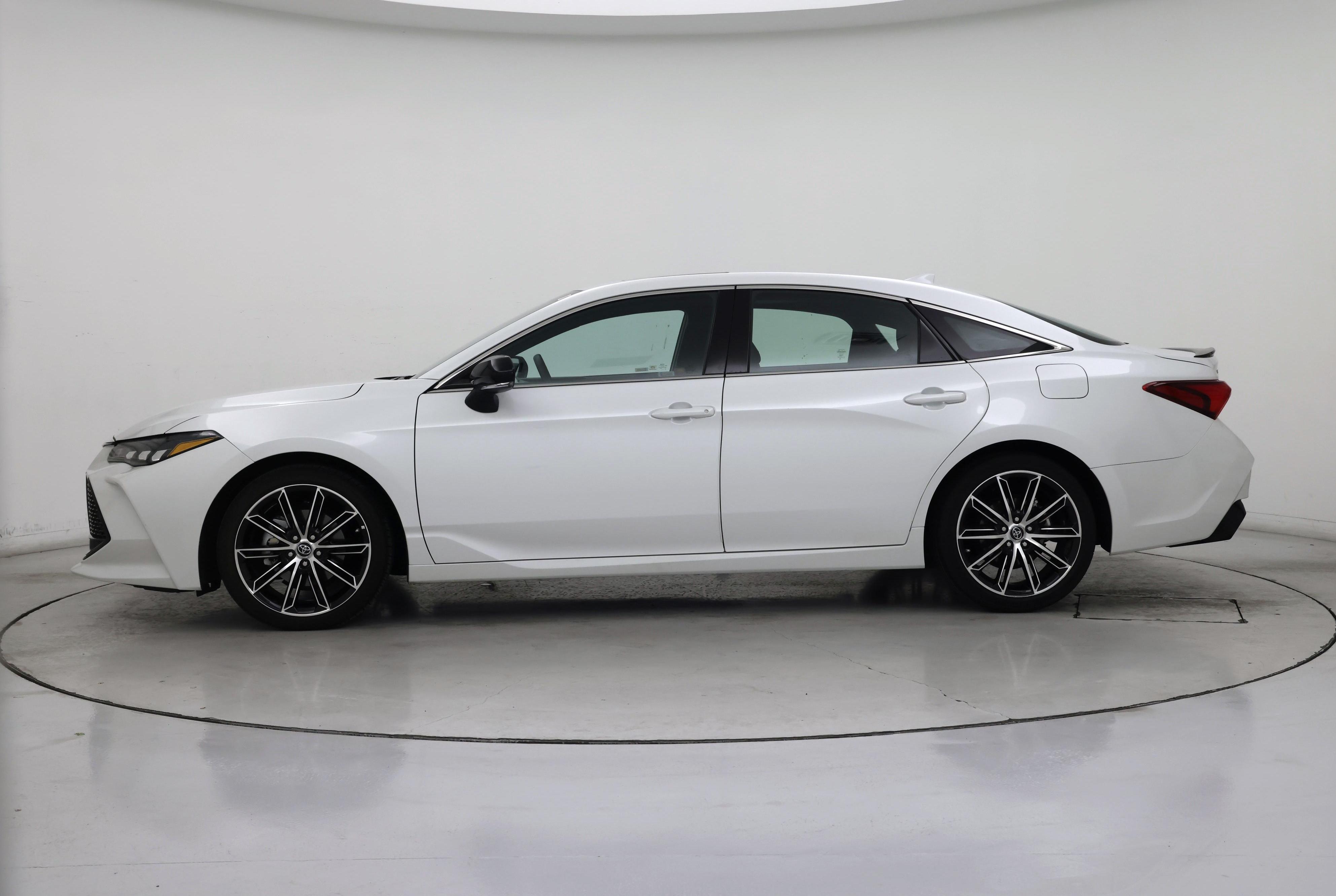 Thumbnail: 2019 Toyota Avalon - 3