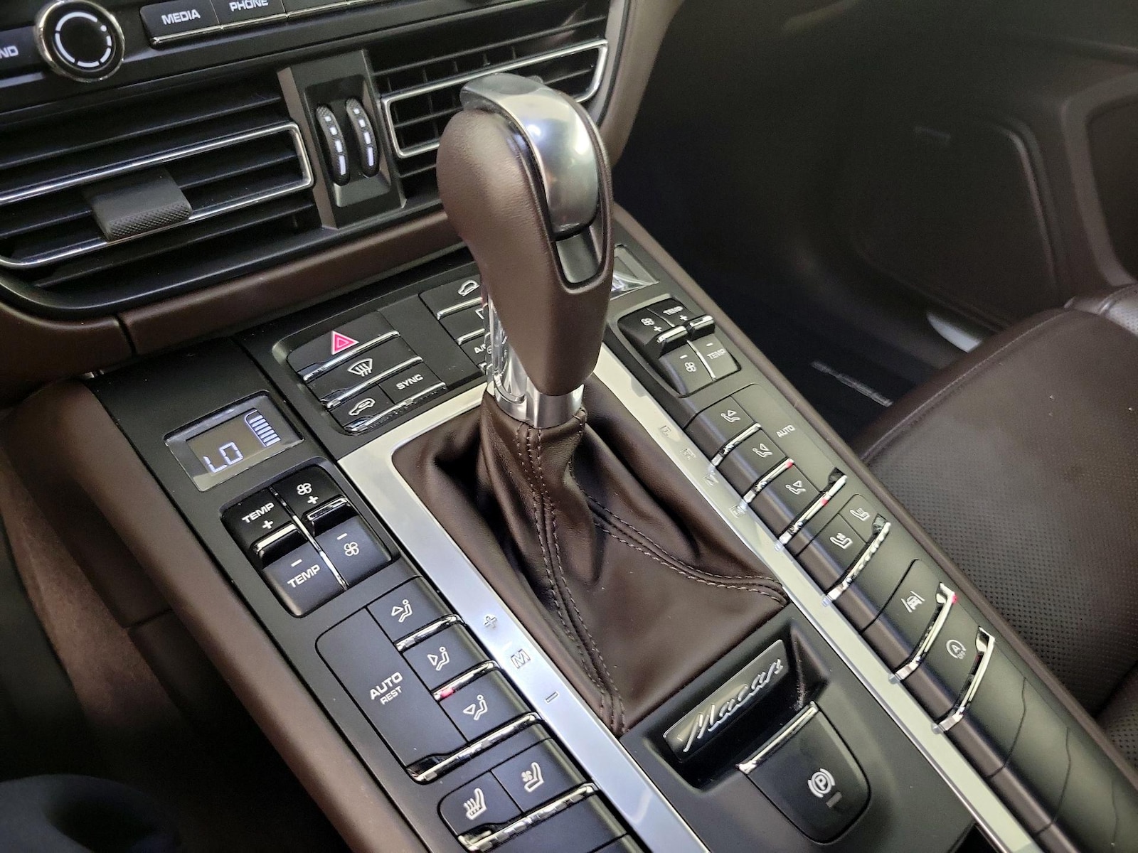 2021 Porsche Macan S - Photo 17
