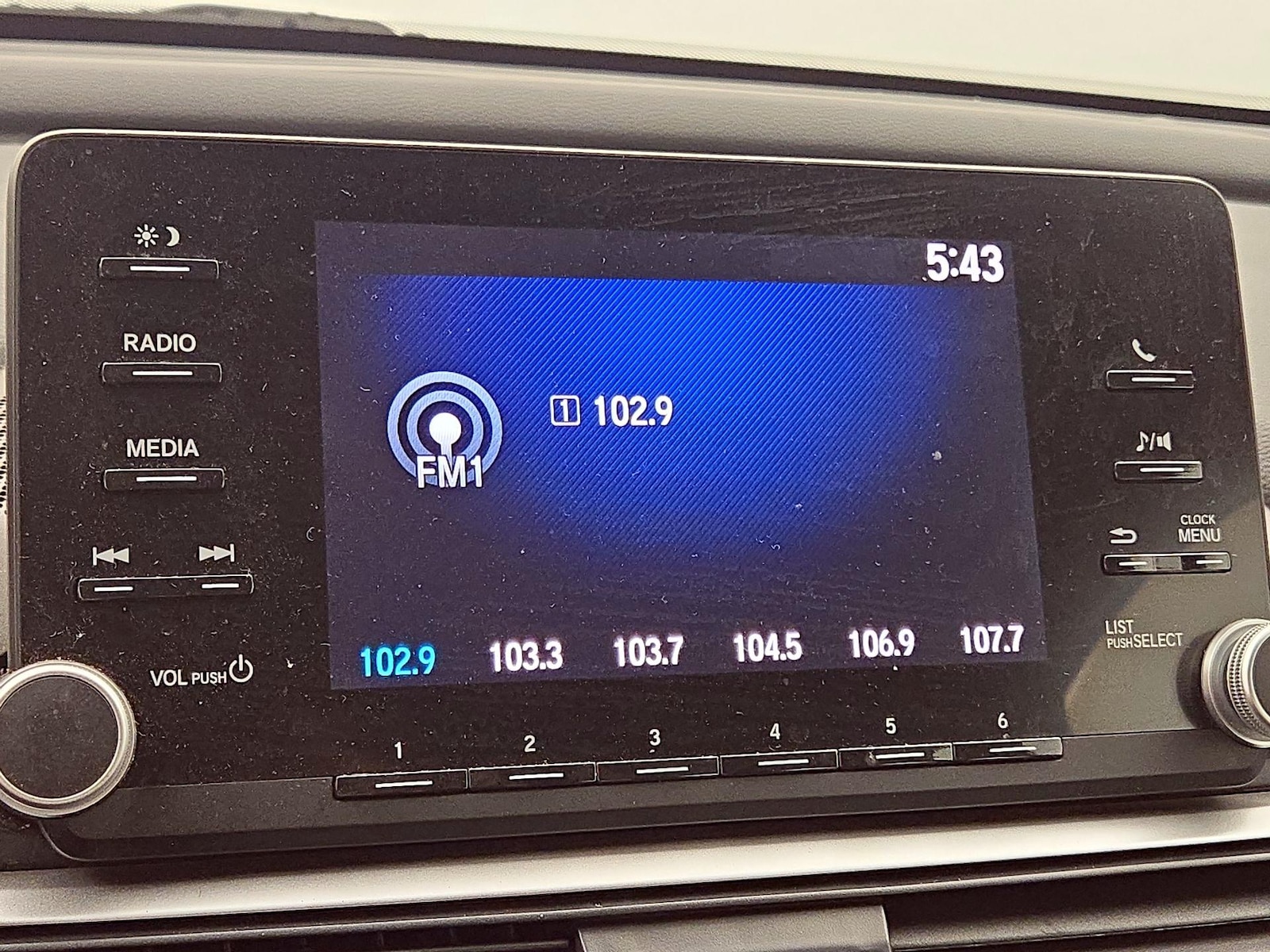 2018 Honda Accord LX - Photo 16
