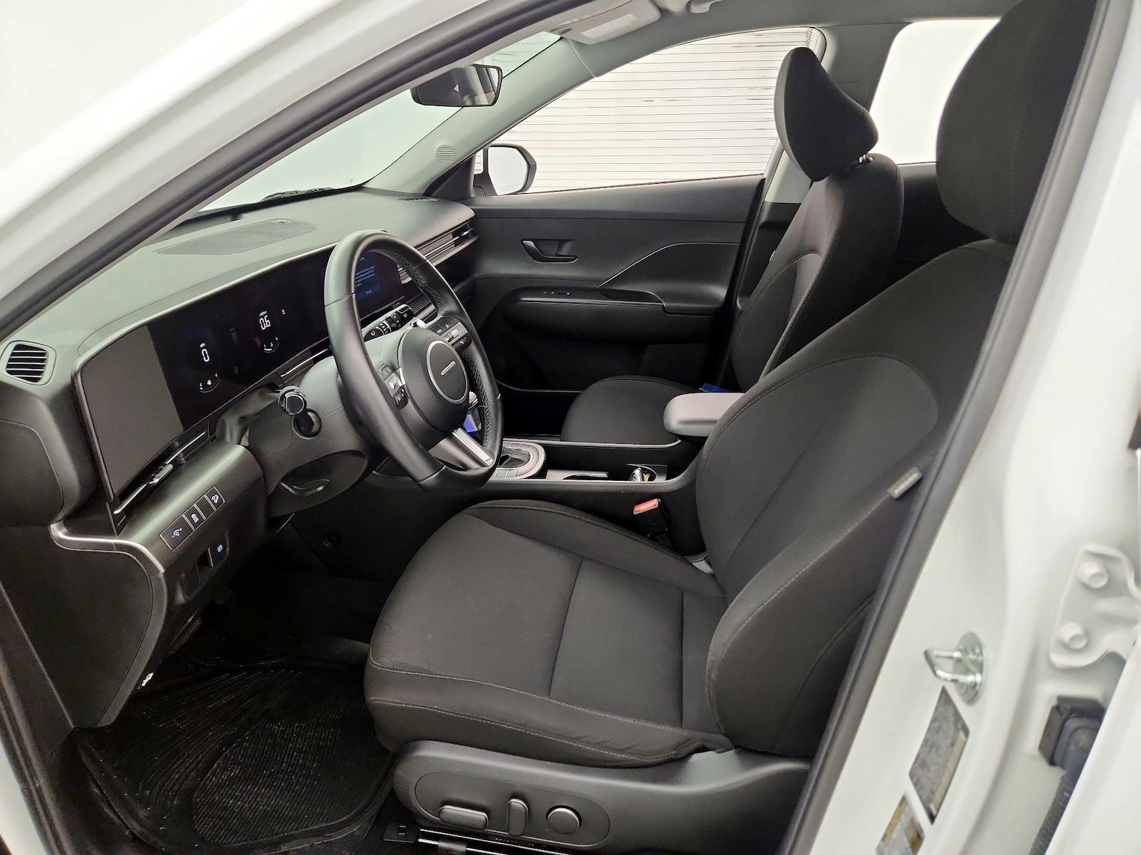 2025 Hyundai Kona SEL - Photo 12