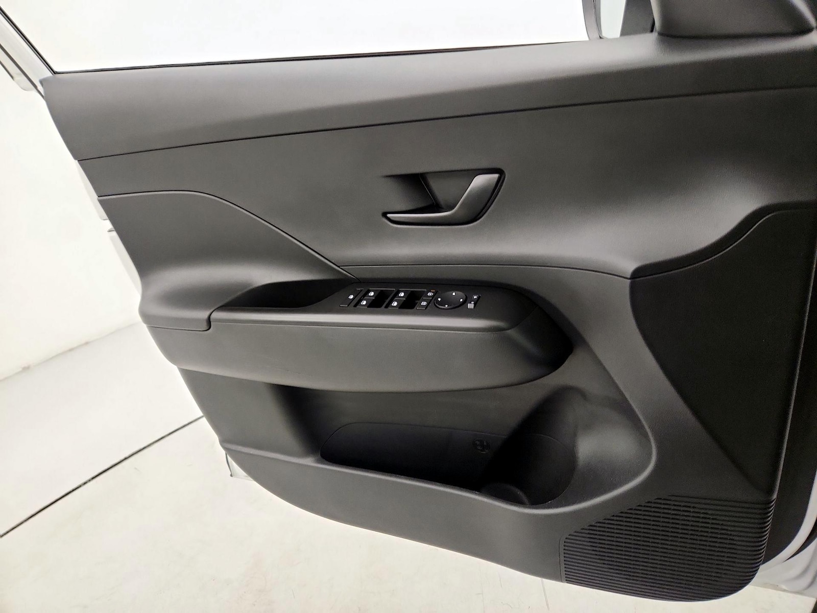 2025 Hyundai Kona SEL - Photo 13