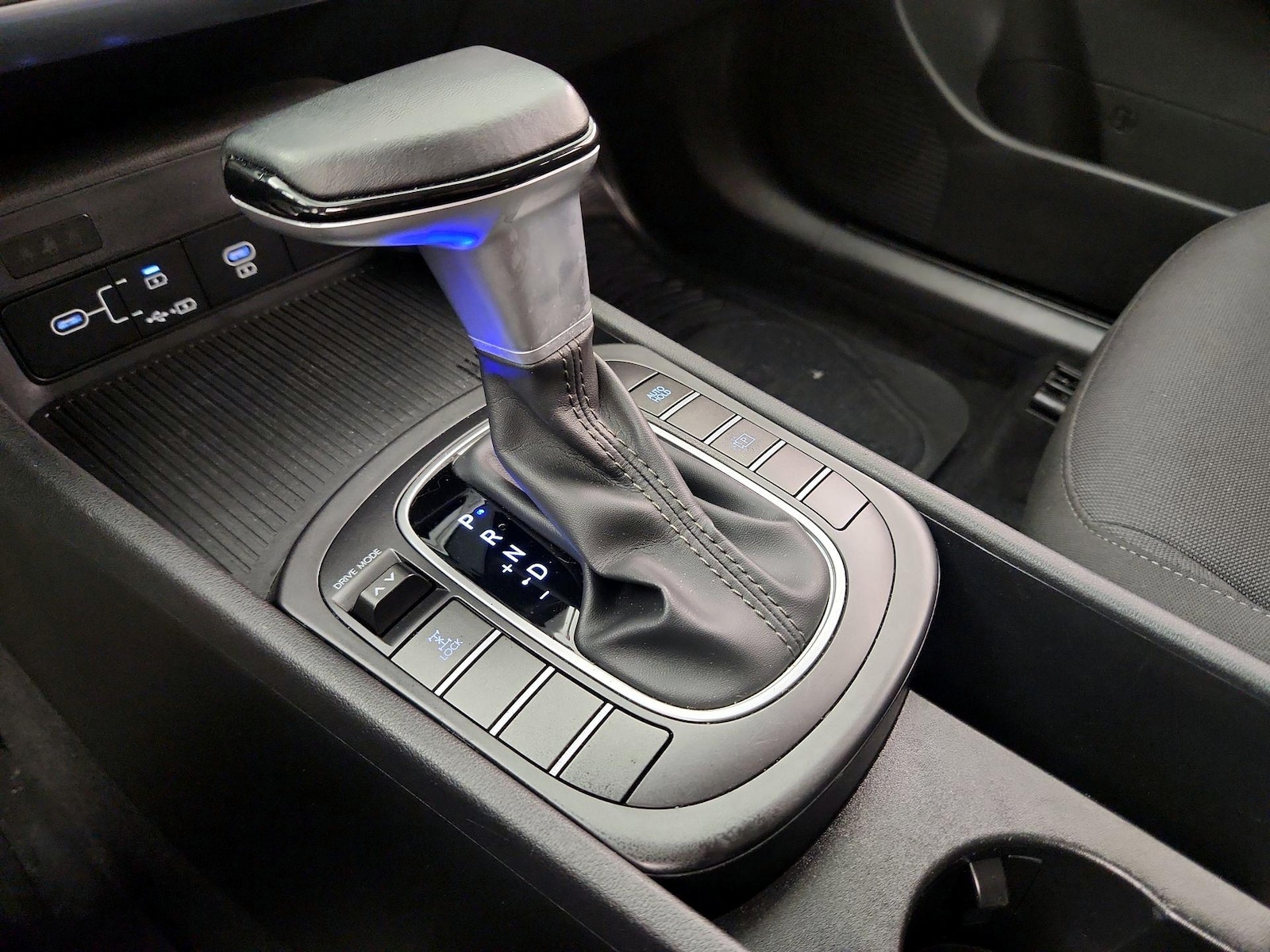 2025 Hyundai Kona SEL - Photo 18