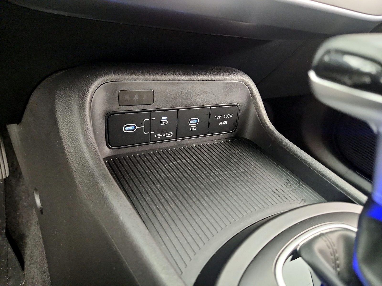 2025 Hyundai Kona SEL - Photo 19