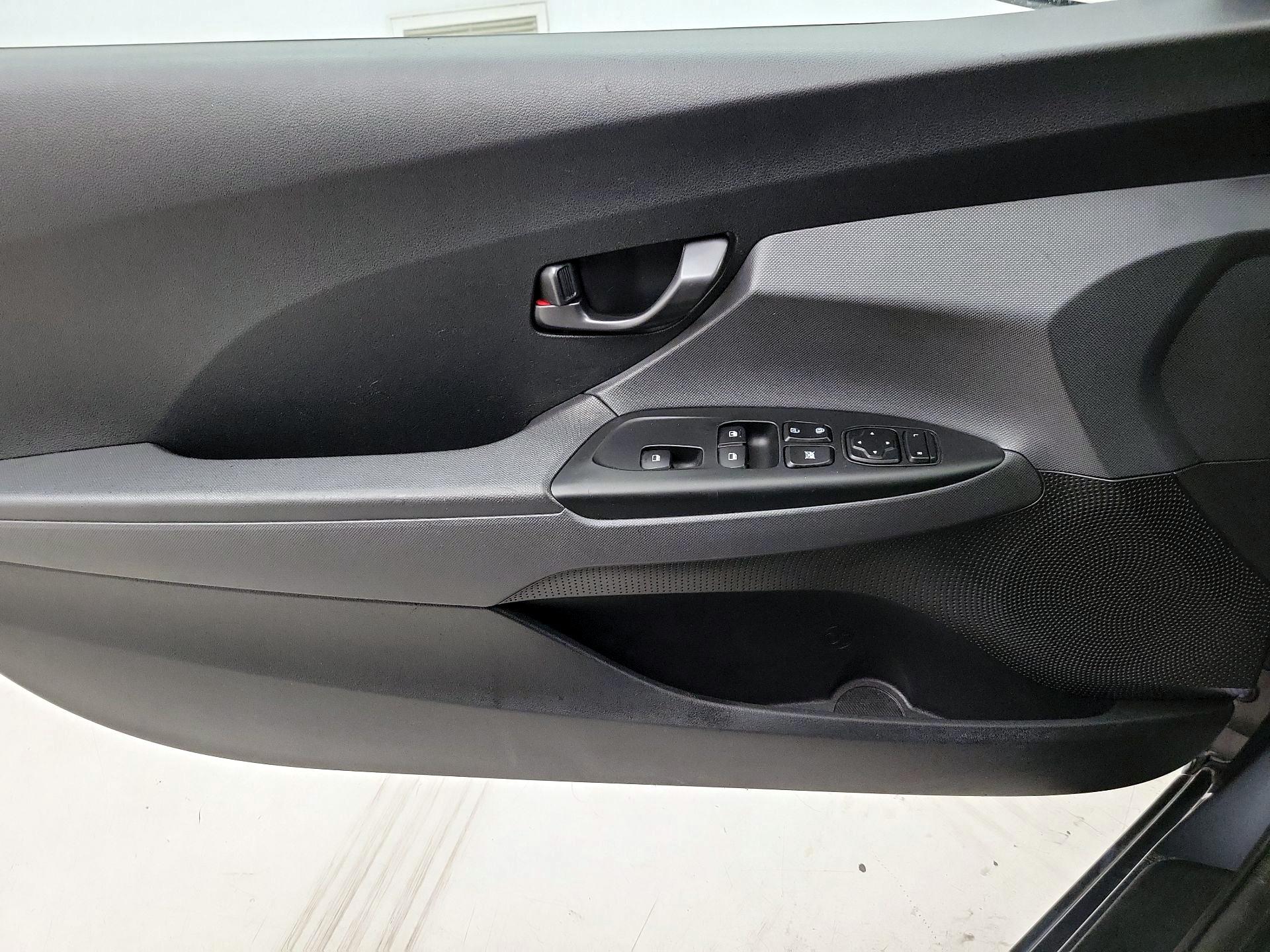 Thumbnail: 2019 Hyundai Veloster - 12