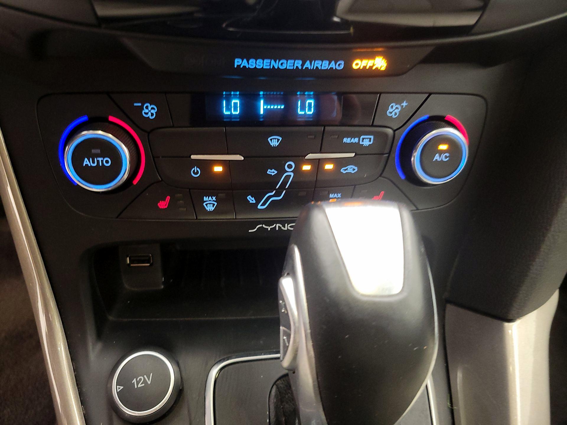 Thumbnail: 2016 Ford Focus - 16