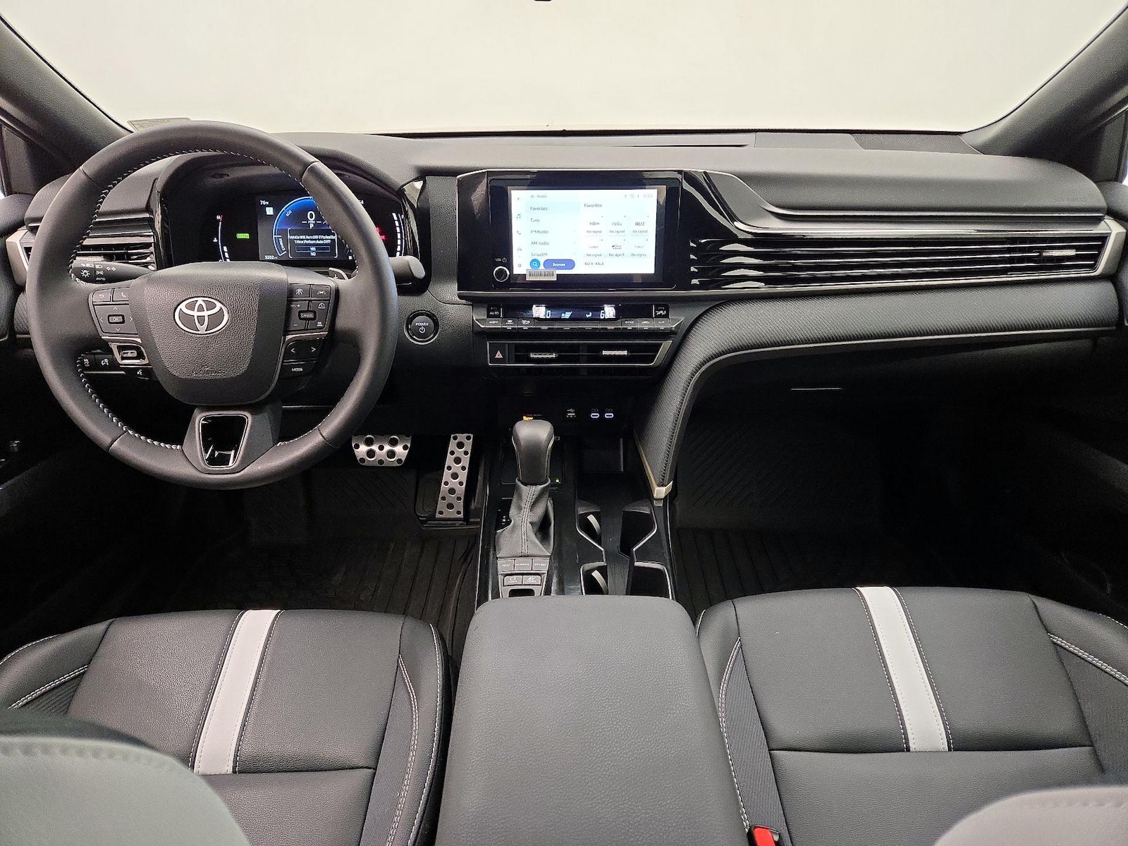 2025 Toyota Camry SE - Photo 10