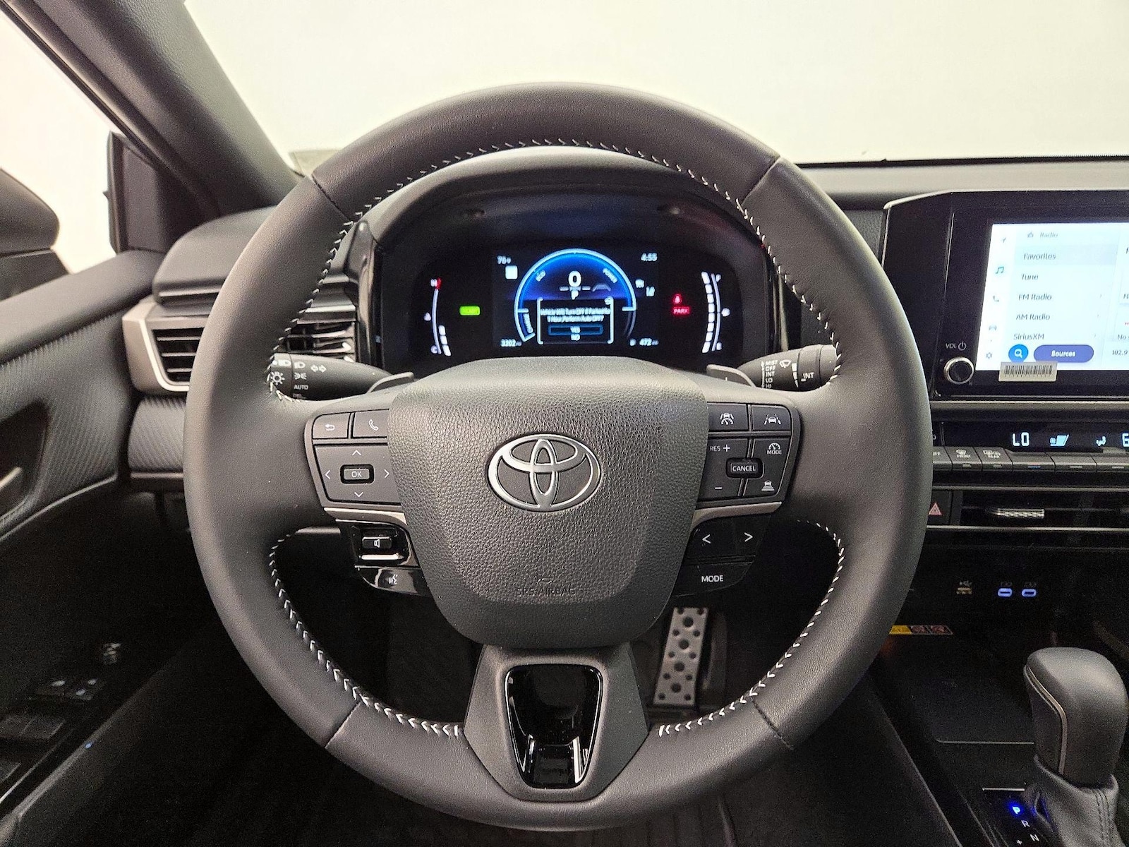 2025 Toyota Camry SE - Photo 11