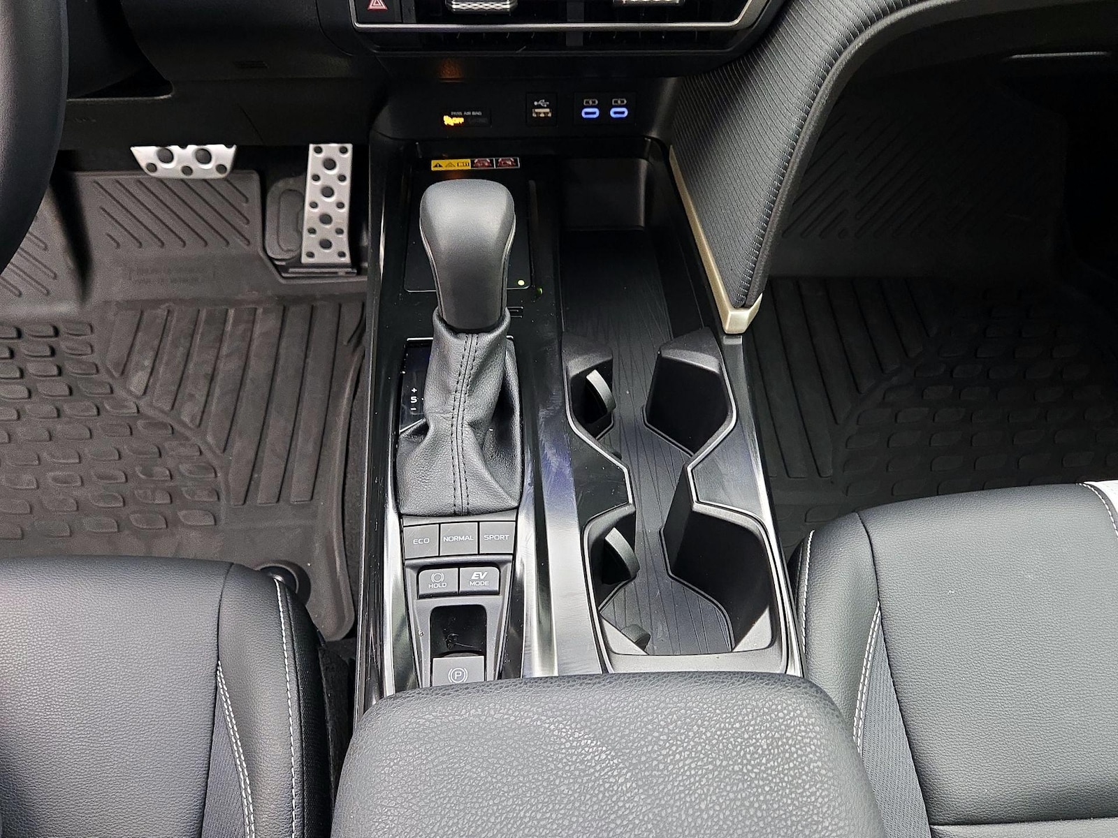 2025 Toyota Camry SE - Photo 18