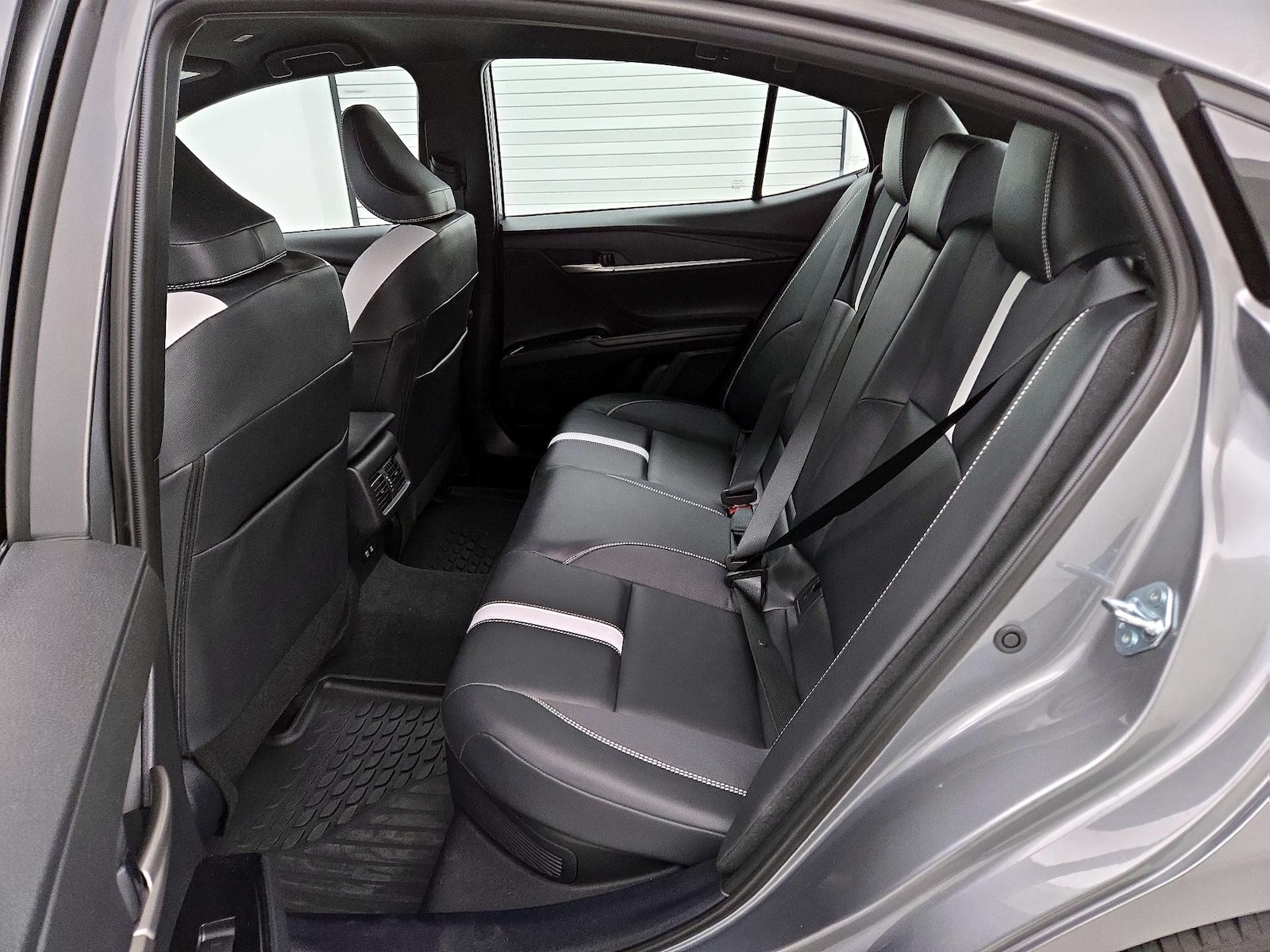 2025 Toyota Camry SE - Photo 20