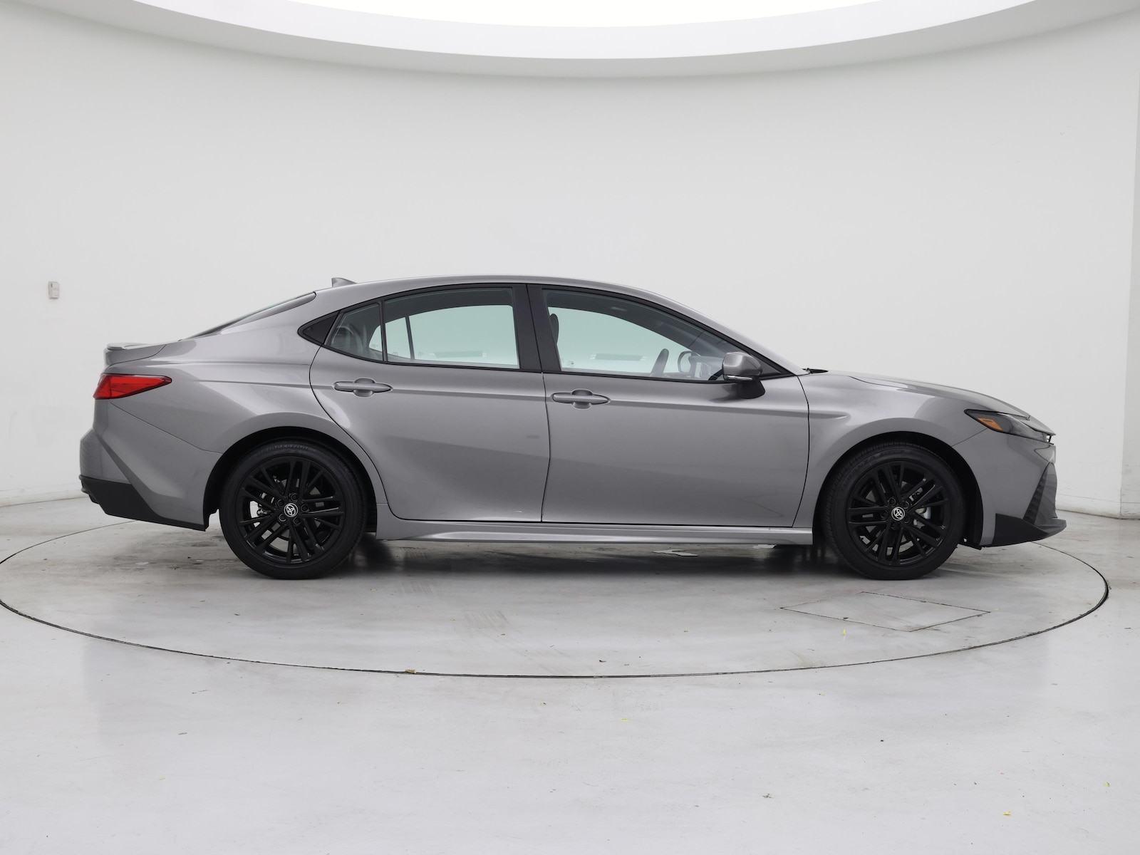 2025 Toyota Camry SE - Photo 8