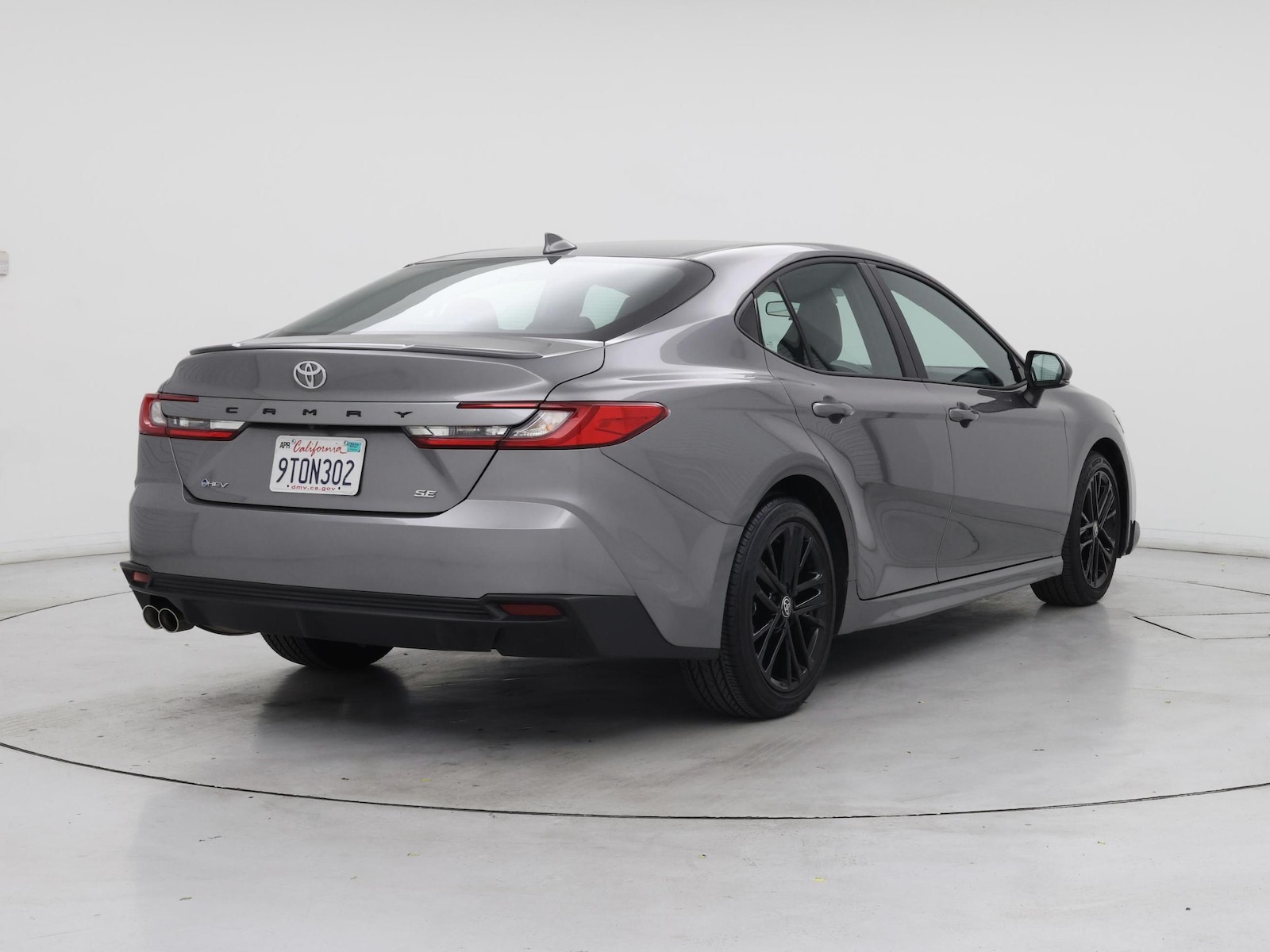 2025 Toyota Camry SE - Photo 9