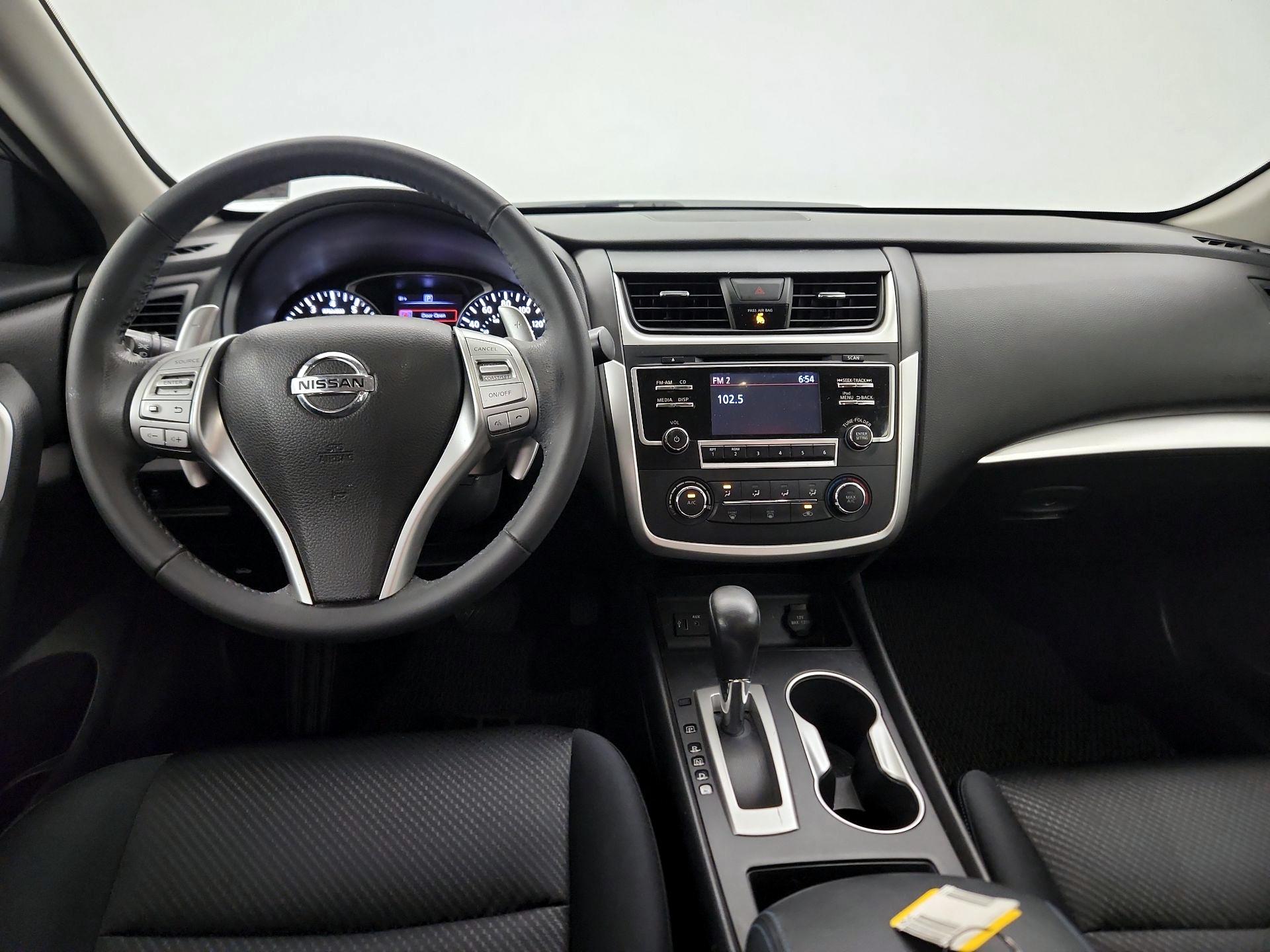 Thumbnail: 2017 Nissan Altima - 9