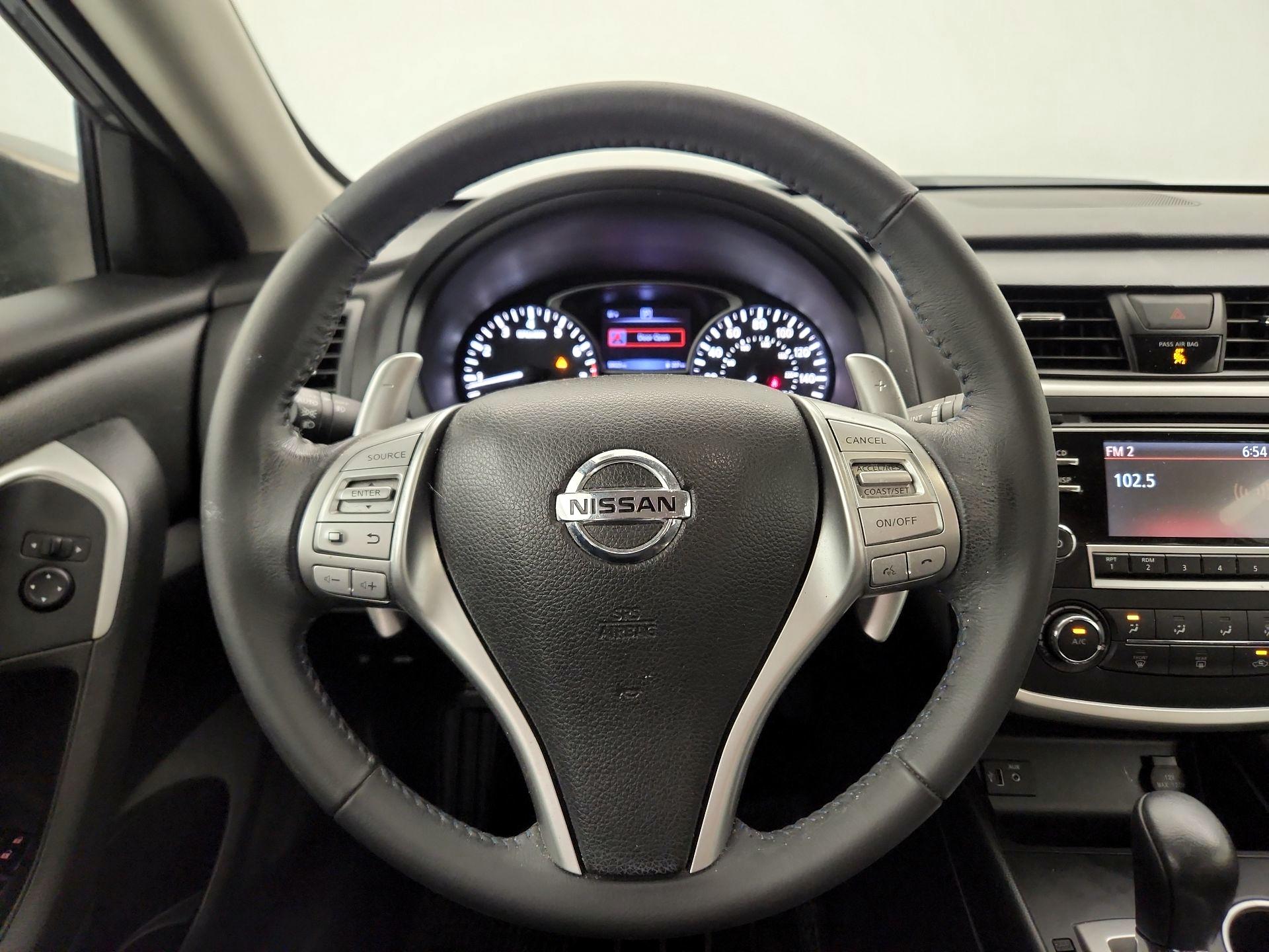 Thumbnail: 2017 Nissan Altima - 10