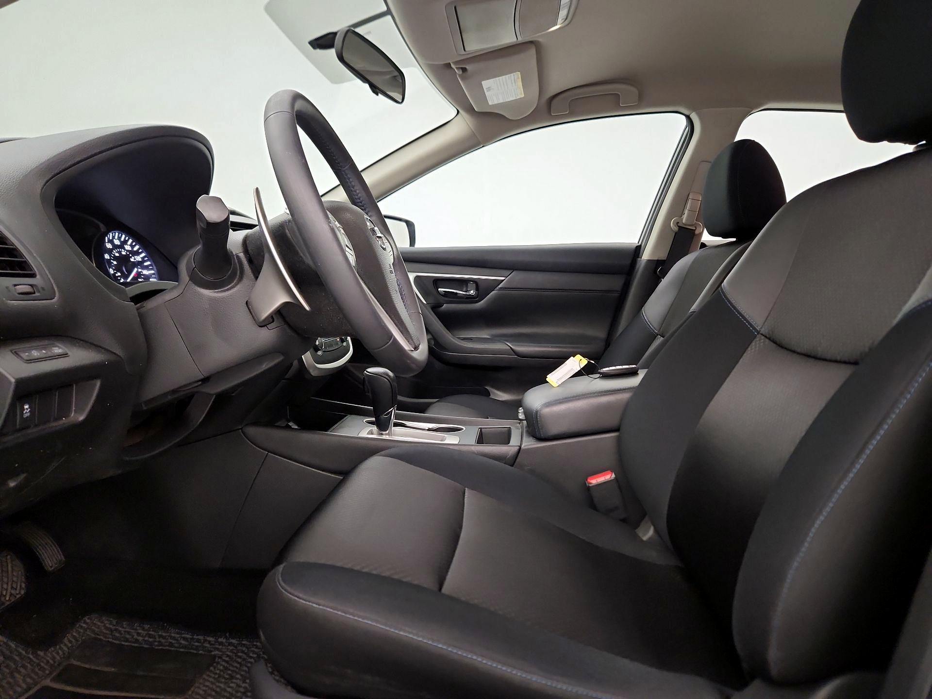 Thumbnail: 2017 Nissan Altima - 11