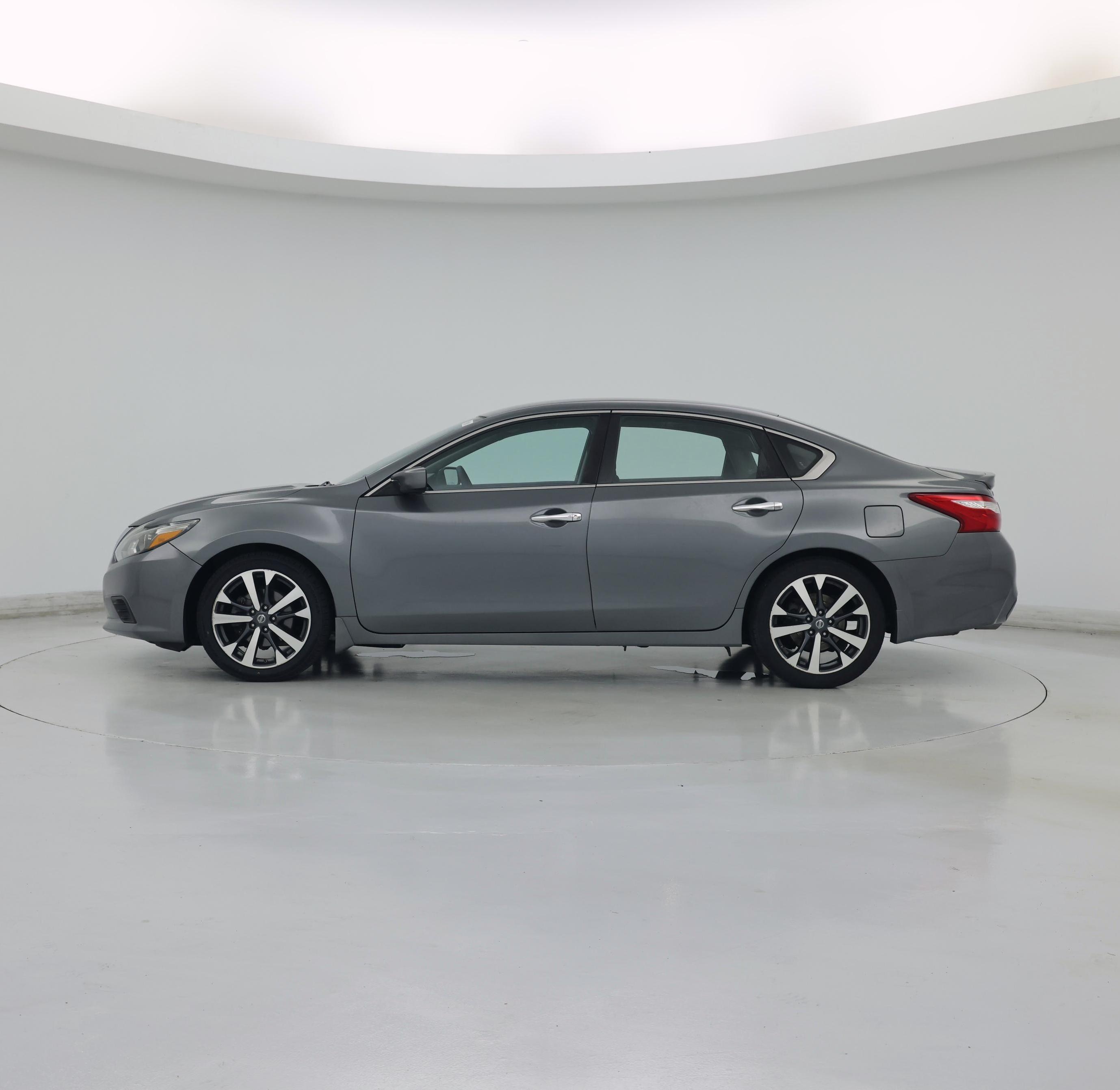 Thumbnail: 2017 Nissan Altima - 3