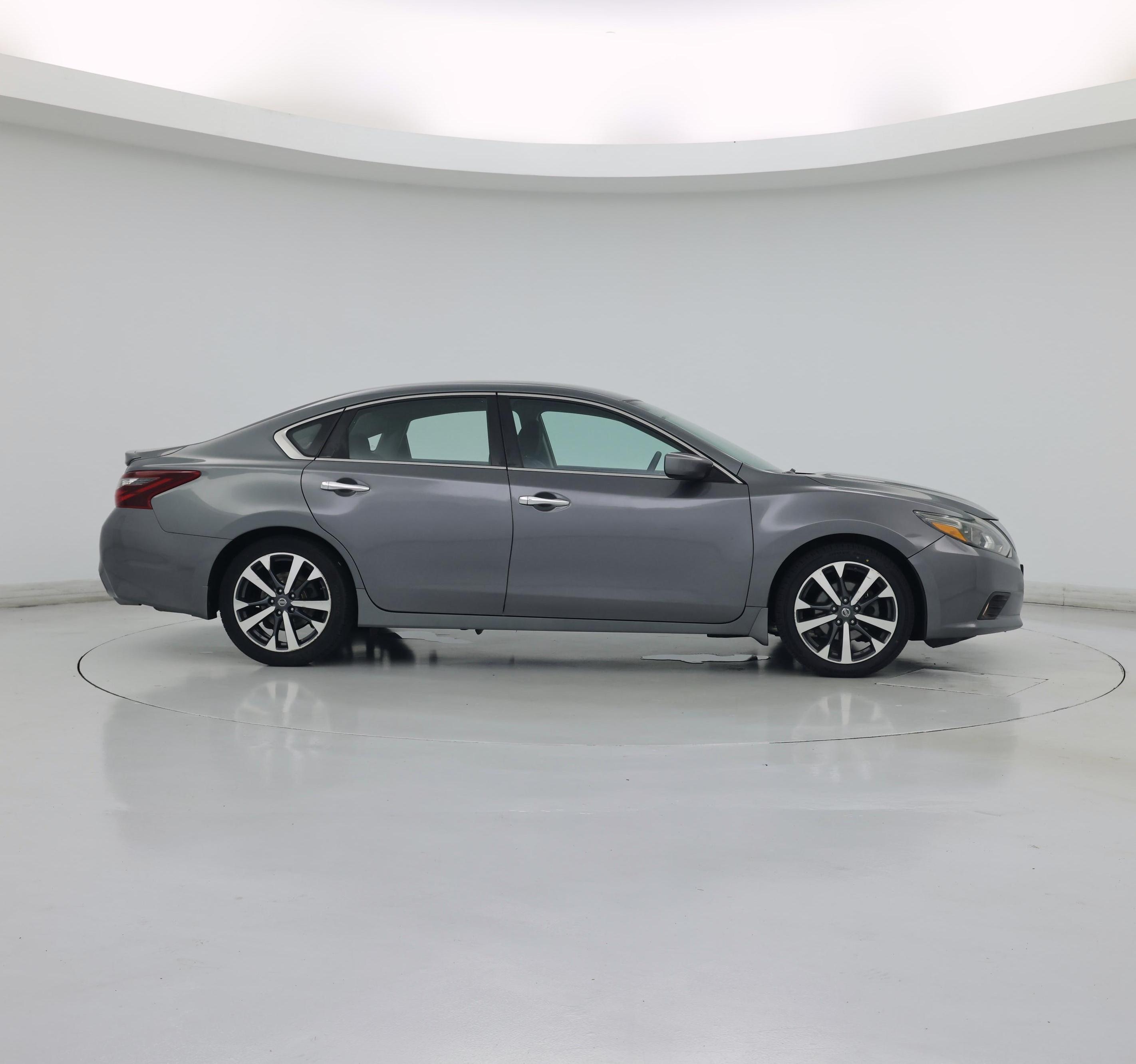 Thumbnail: 2017 Nissan Altima - 7