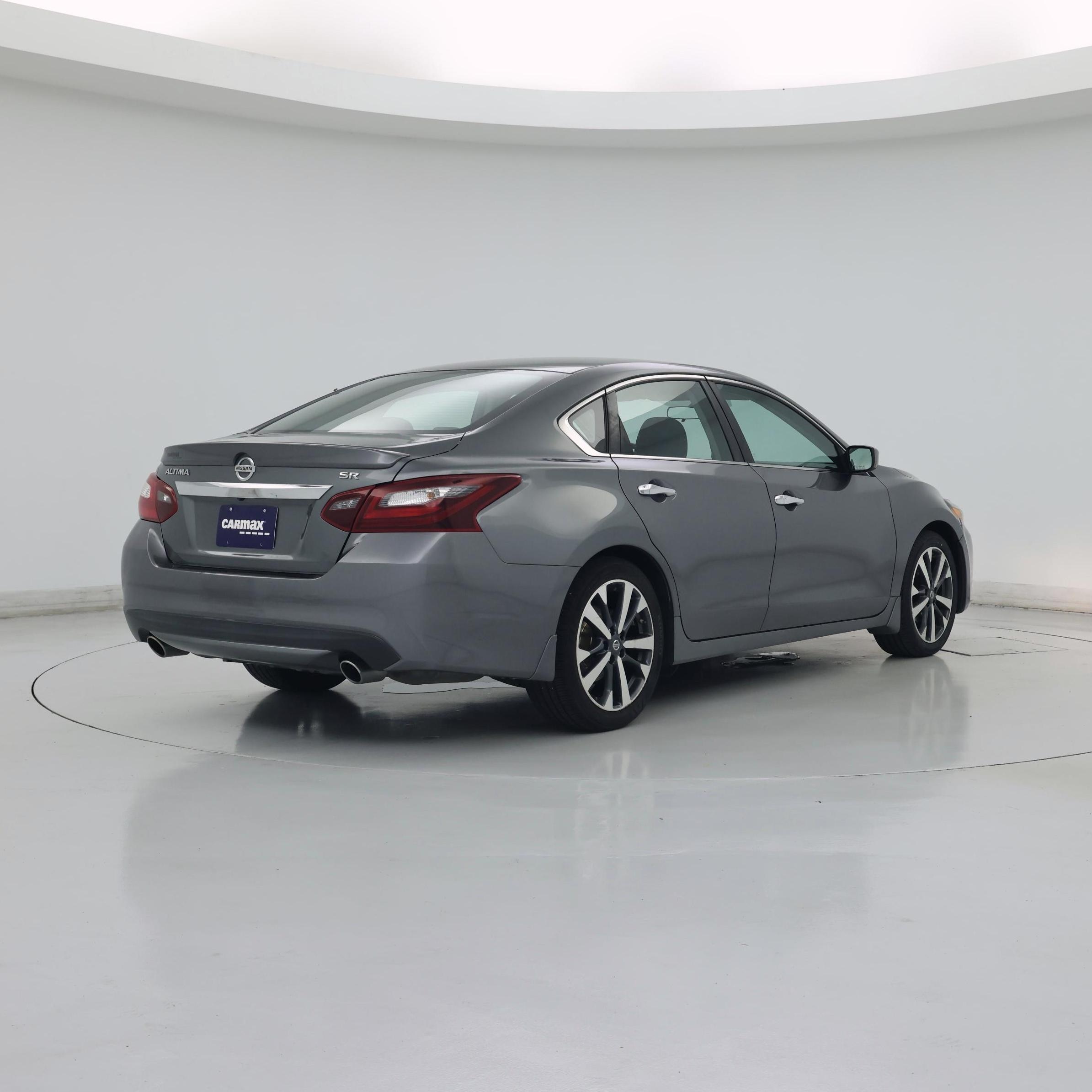 Thumbnail: 2017 Nissan Altima - 8