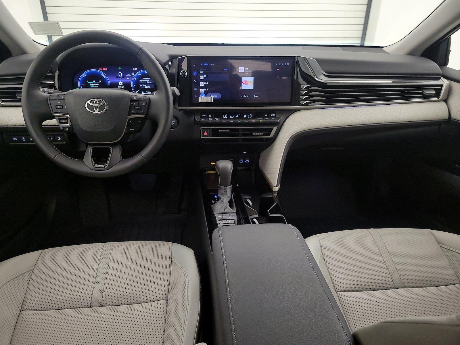 2025 Toyota Camry XLE - Photo 10