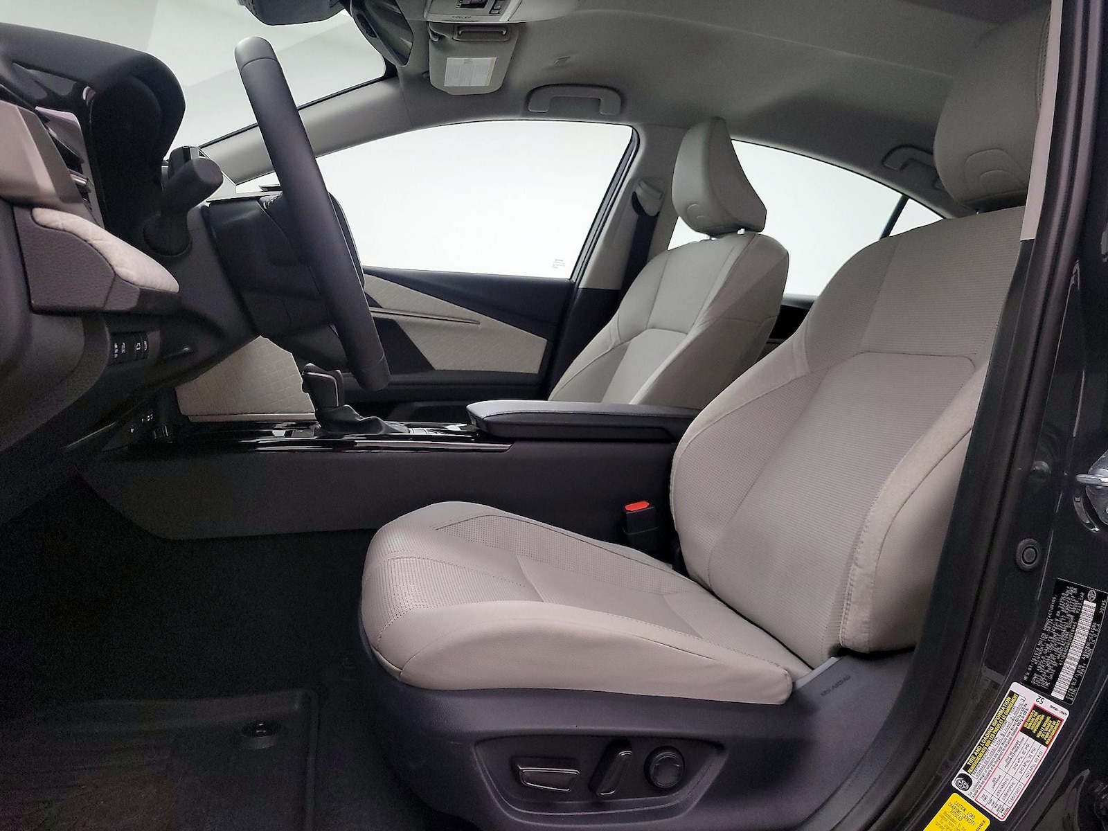 2025 Toyota Camry XLE - Photo 12