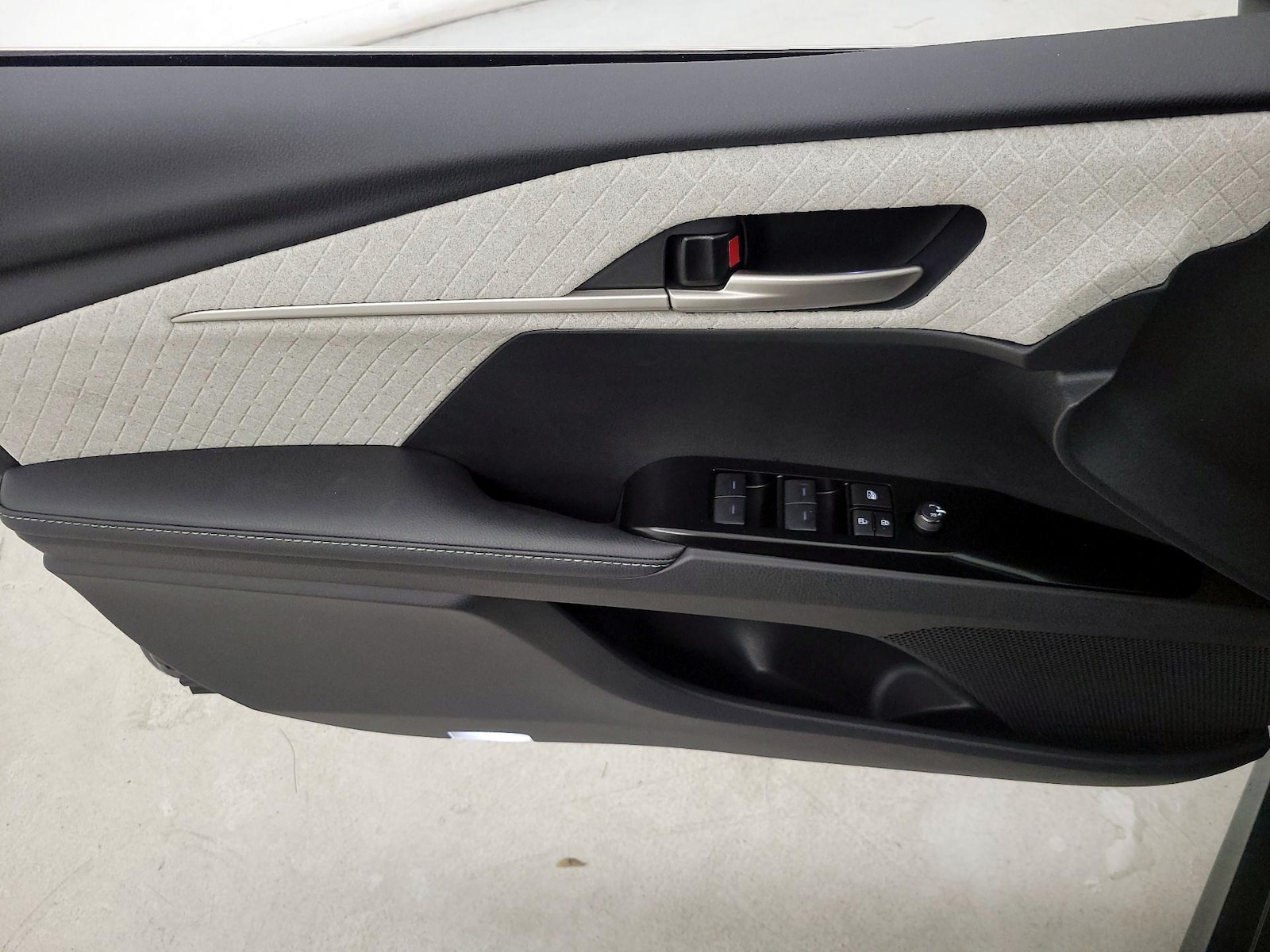 2025 Toyota Camry XLE - Photo 13