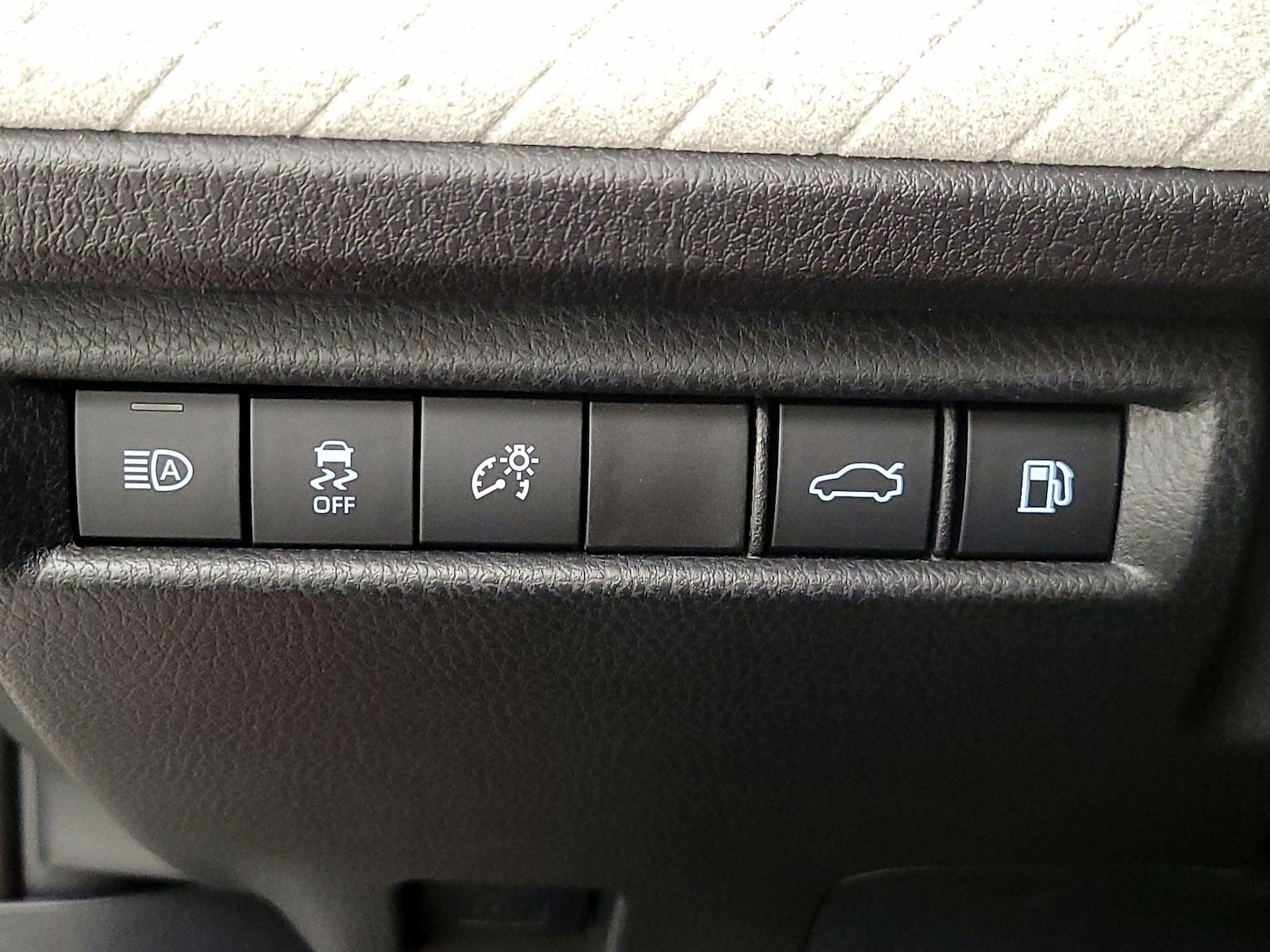 2025 Toyota Camry XLE - Photo 14