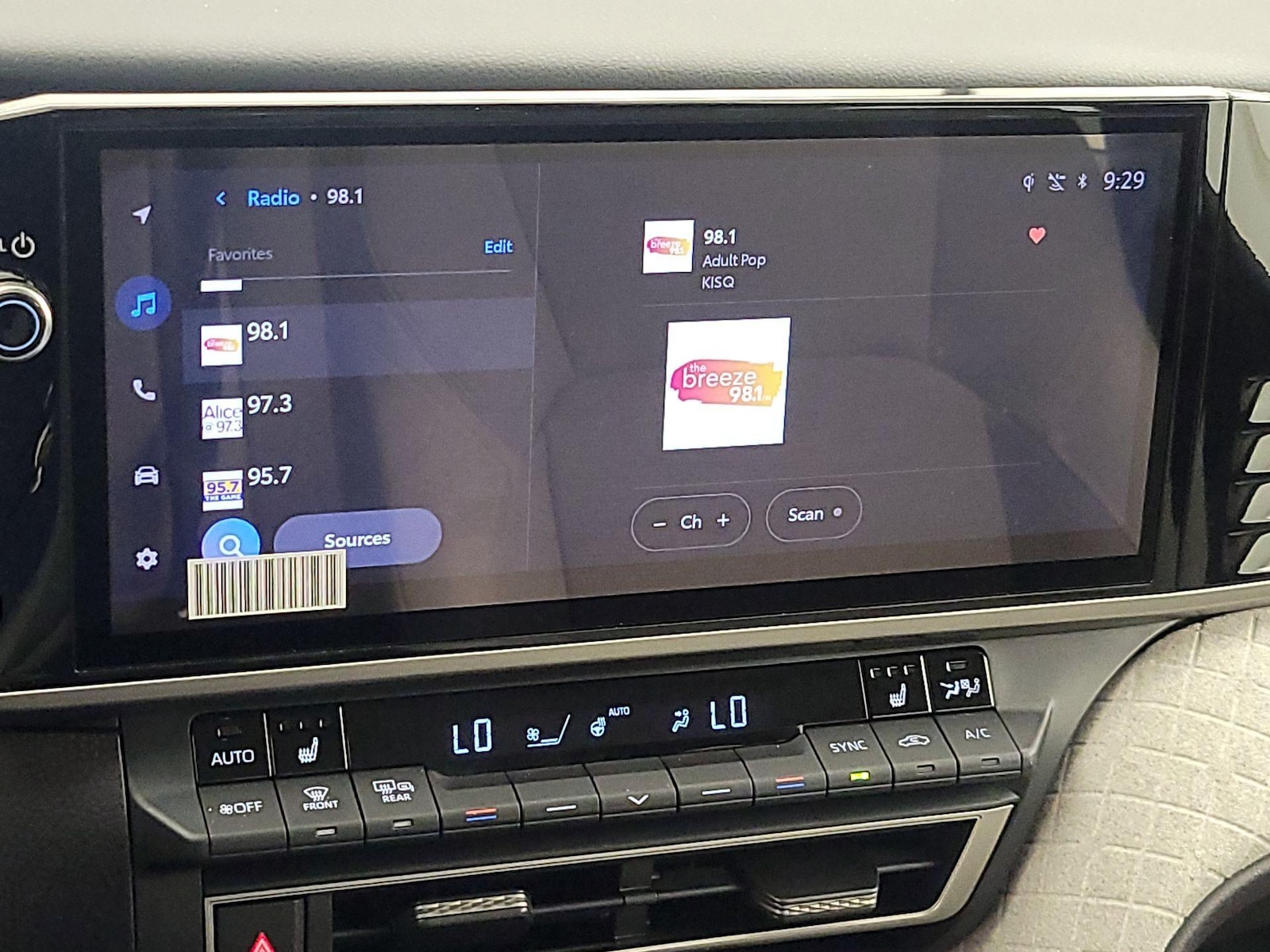 2025 Toyota Camry XLE - Photo 16