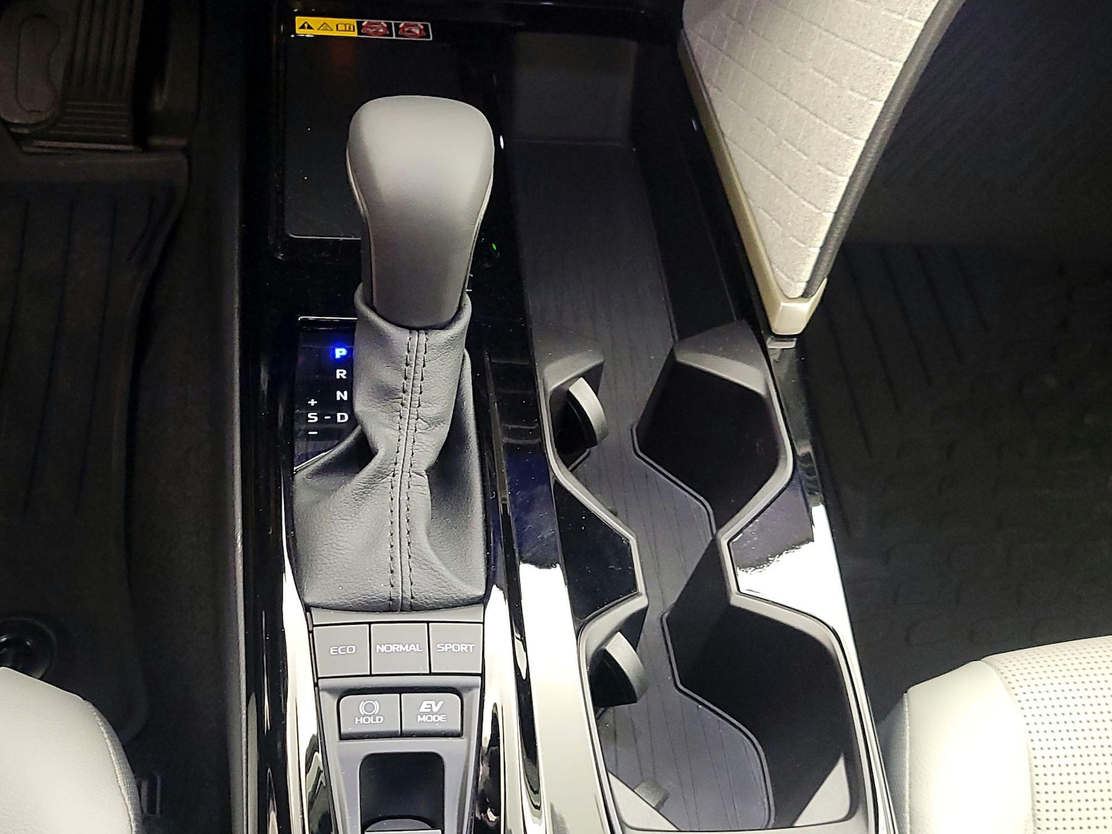2025 Toyota Camry XLE - Photo 18