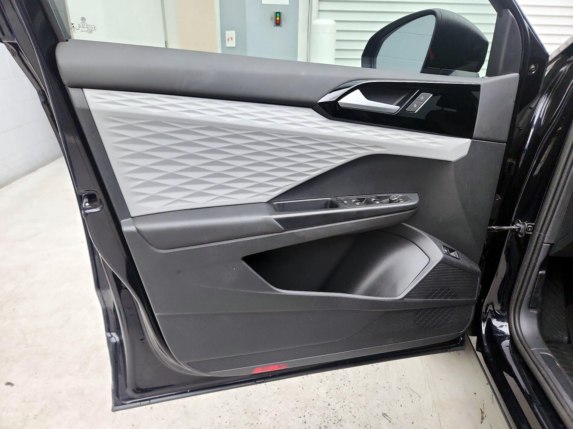 Thumbnail: 2022 Volkswagen Taos - 12
