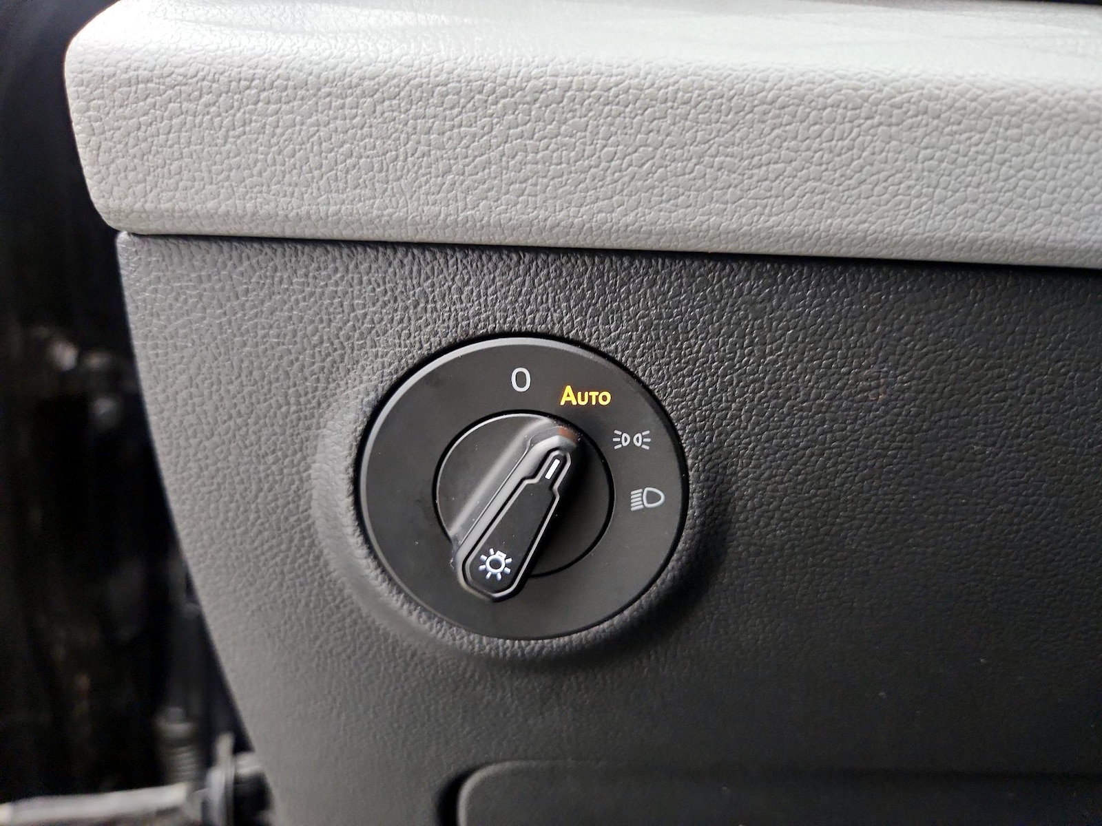 2022 Volkswagen Taos S - Photo 14
