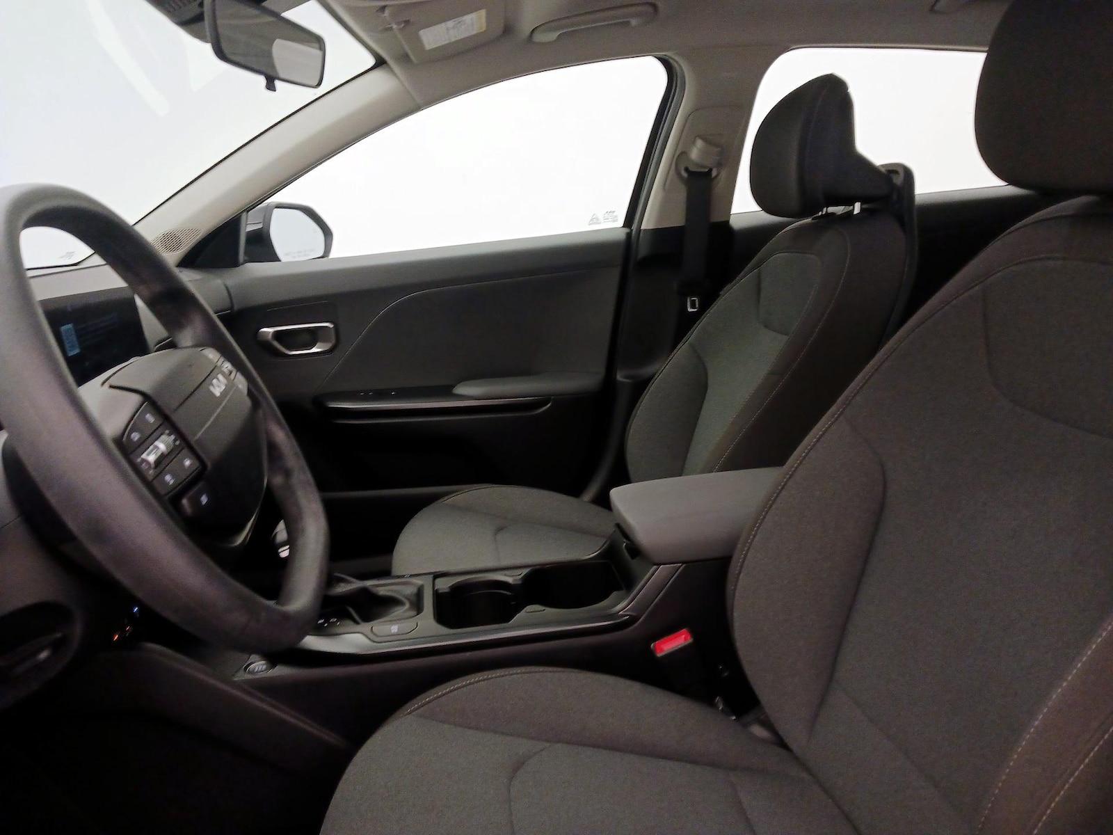 2025 Kia K4 LXS - Photo 12
