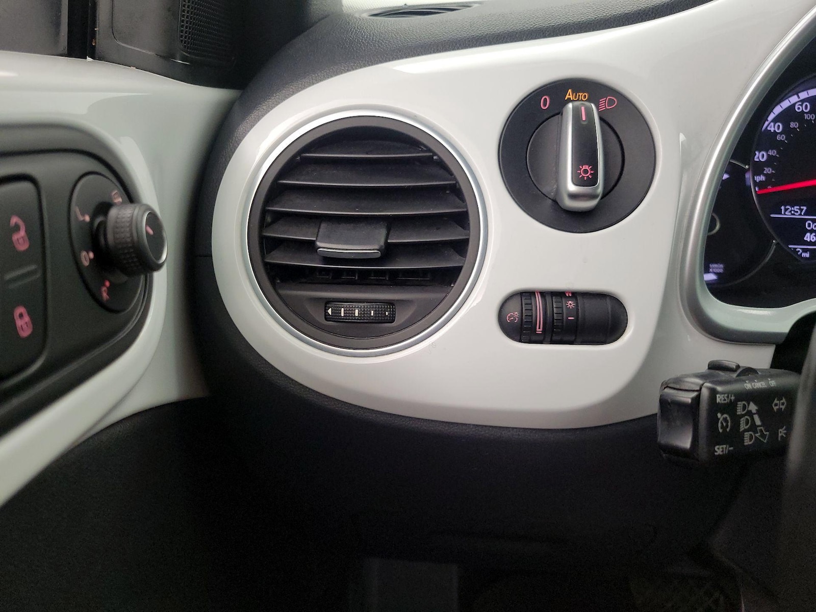 2016 Volkswagen Beetle SE - Photo 14