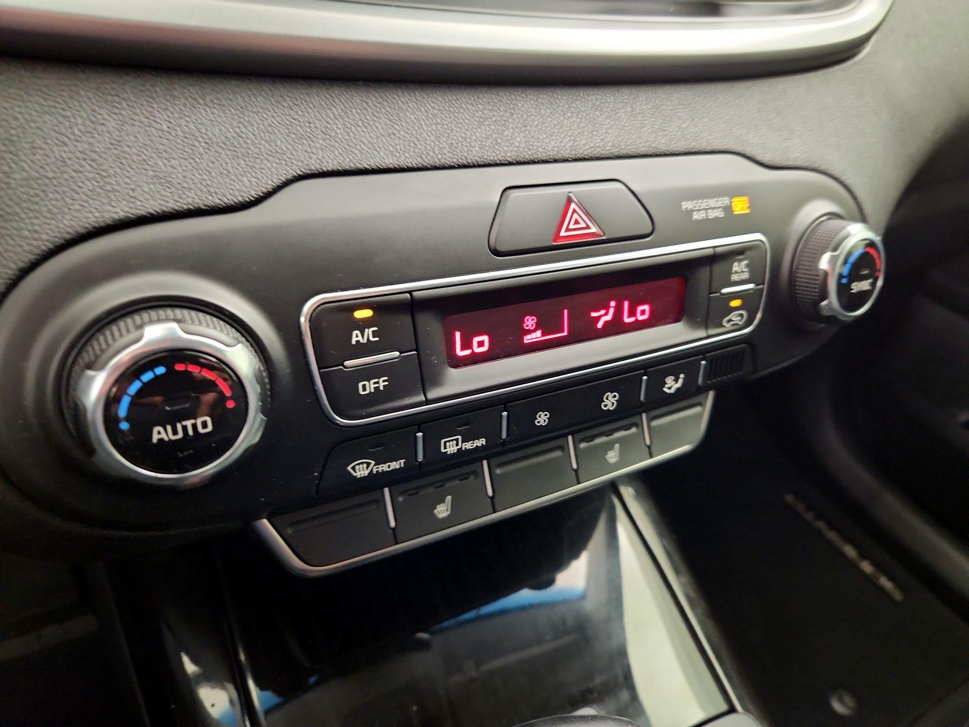 Thumbnail: 2019 Kia Sorento - 16