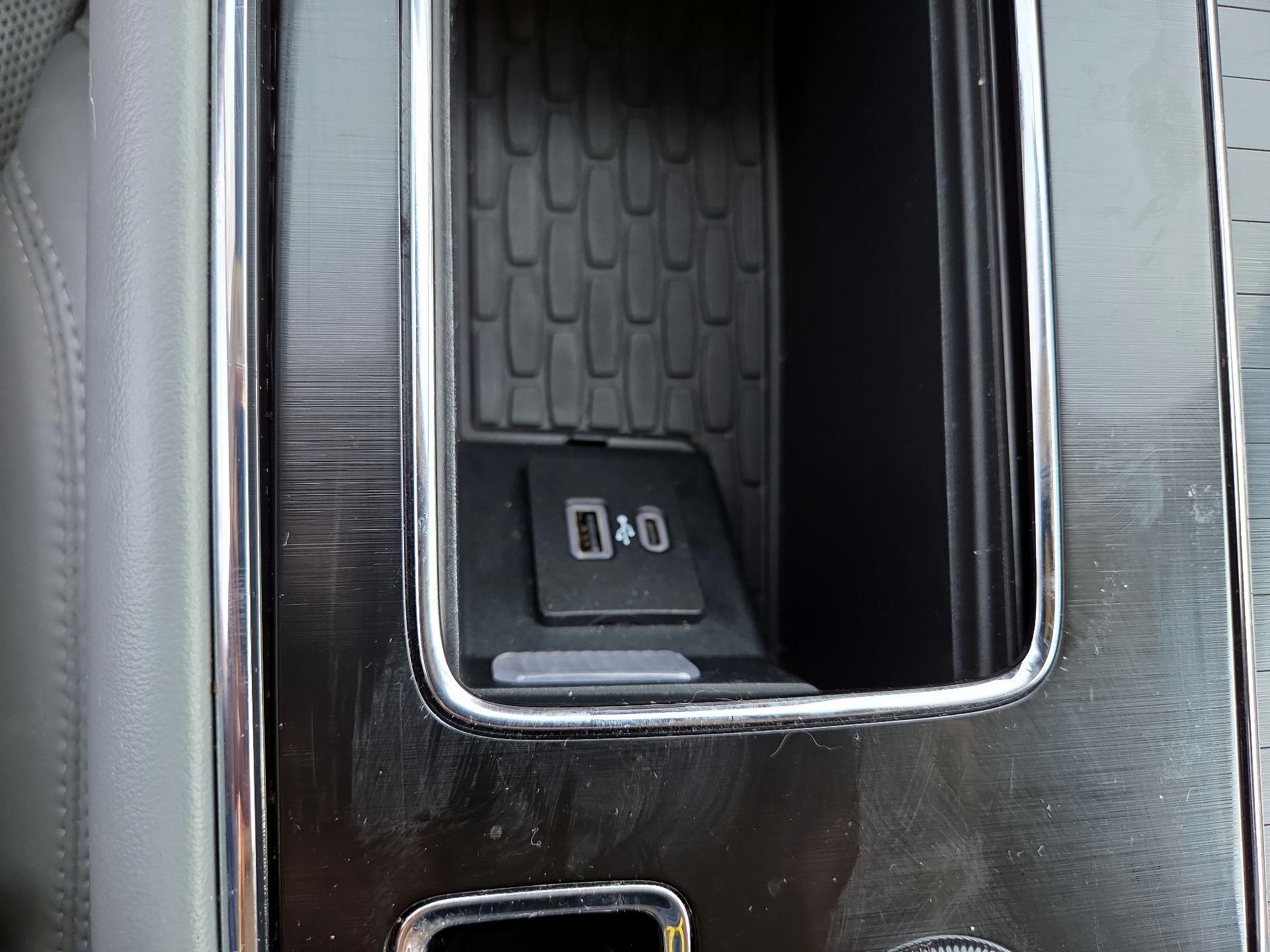 Thumbnail: 2021 Lincoln Aviator - 18