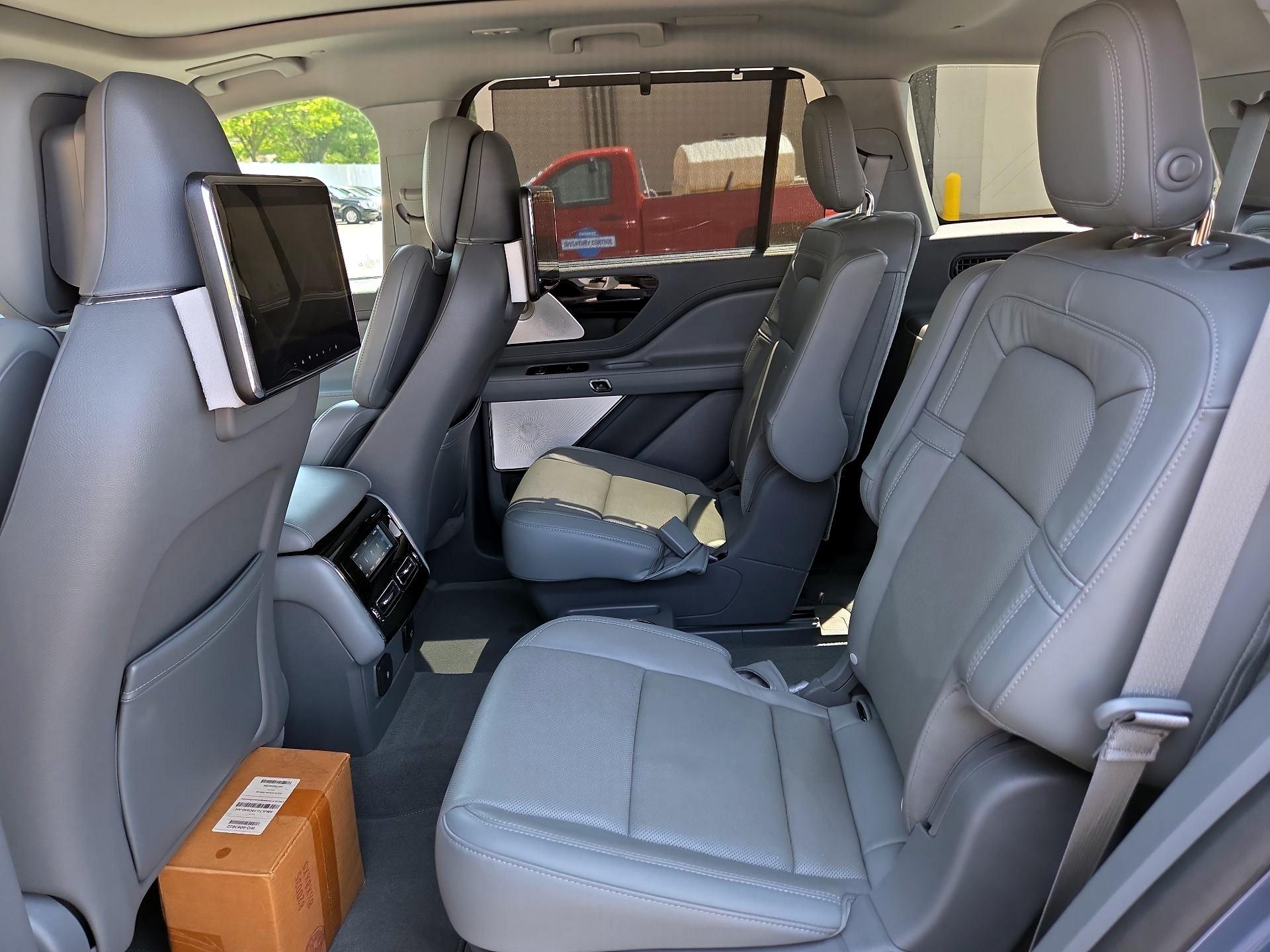 Thumbnail: 2021 Lincoln Aviator - 20
