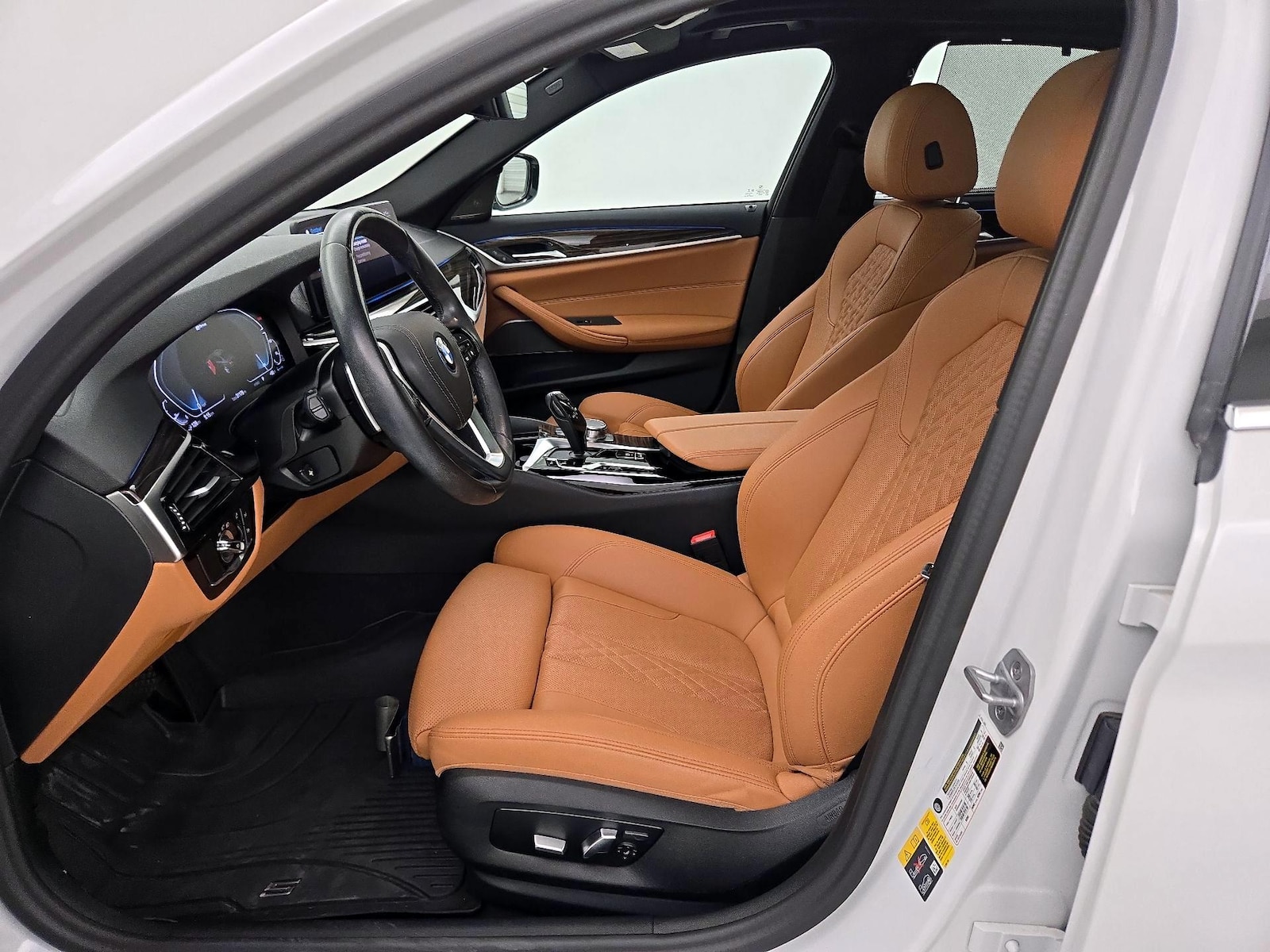 2023 BMW 5 Series 530e - Photo 12
